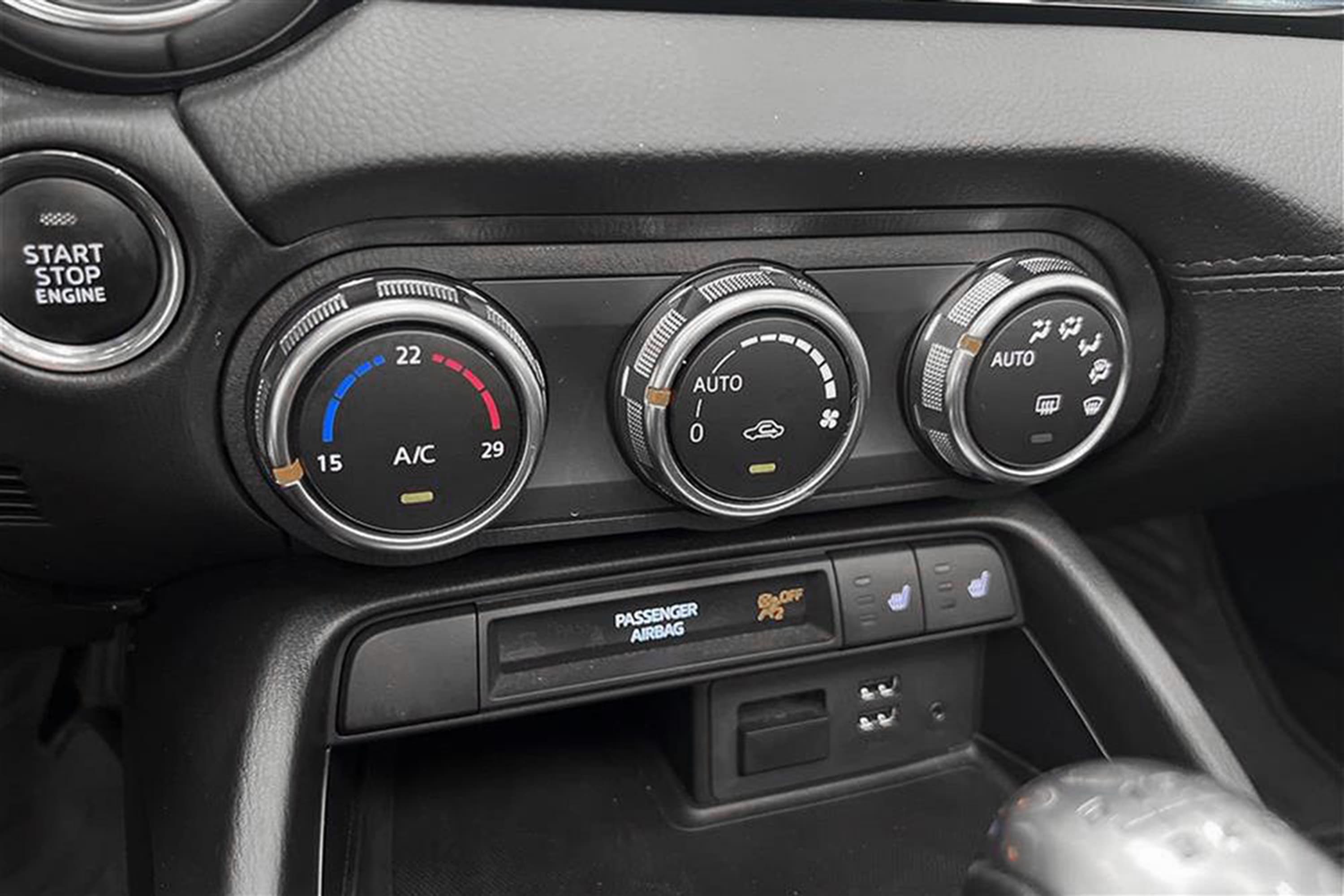 Fiat 124 Spider 1.4 Lounge 140hk GPS BOSE Kamera SV-såldinteriör