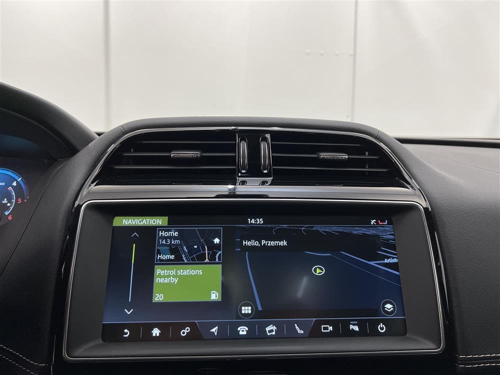 Jaguar F-Pace 2.0D AWD 180hk R-Sport Pano Cockpit Navi Skinn