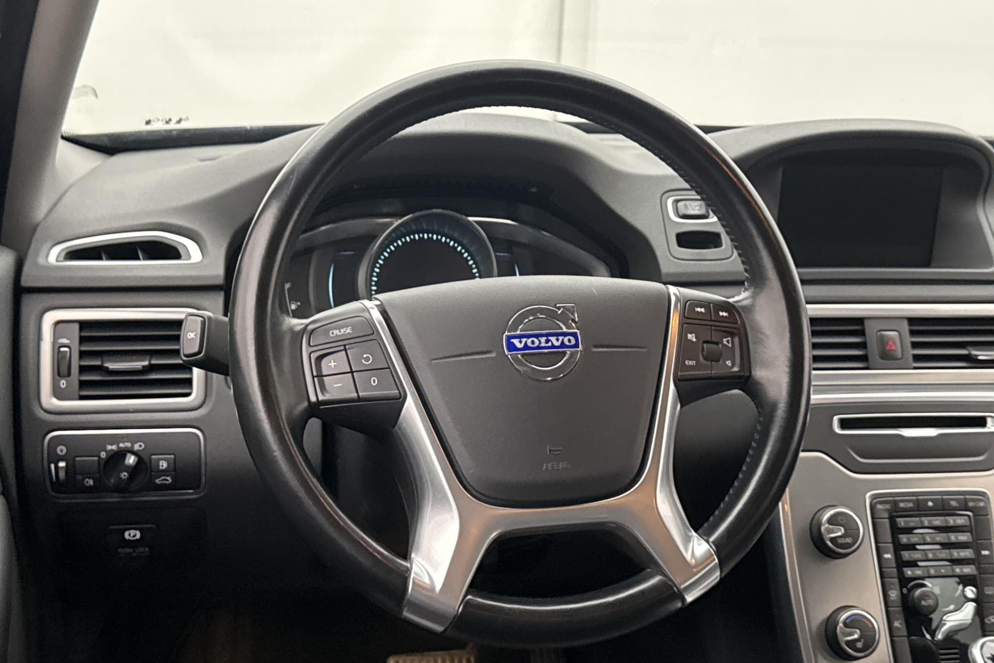 Volvo V70 D4 Momentum D-Värmare P-Sensorer Halvskinn Elstol