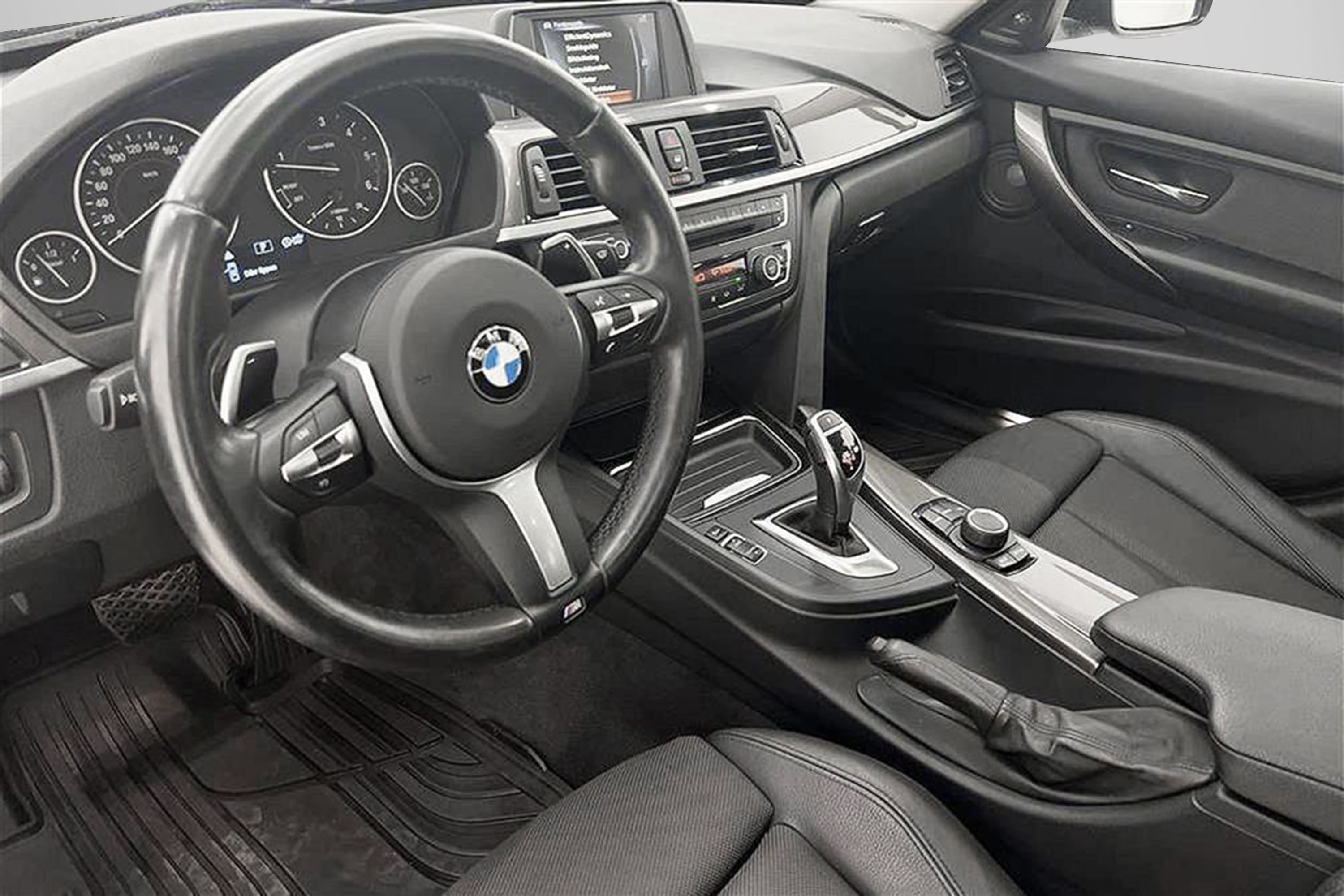 BMW 330 d xDrive Sport Line Panorama Harman/Kardon M-Rattinteriör