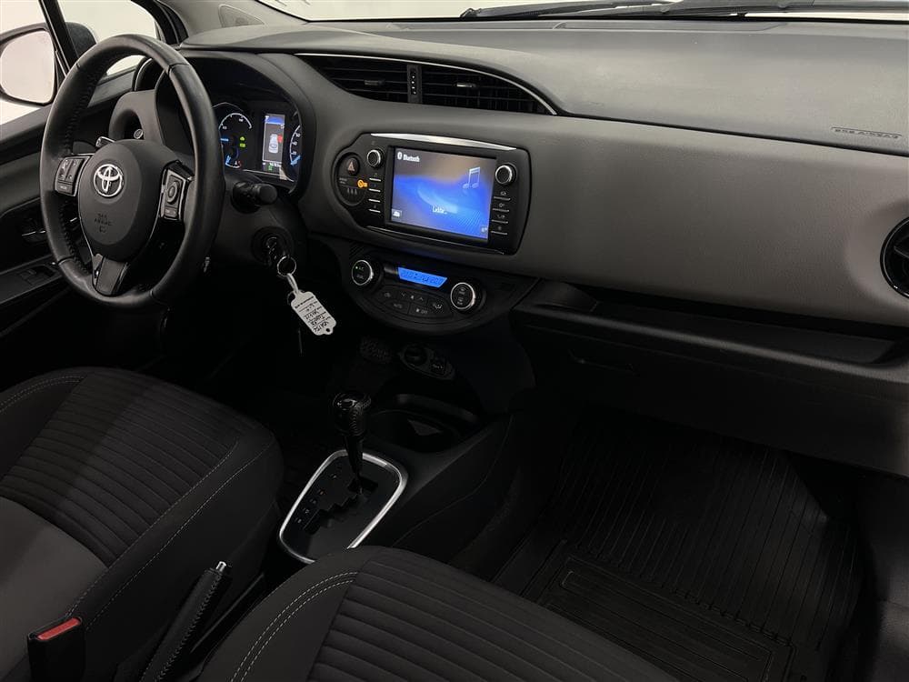 Toyota Yaris 1.5 Hybrid 101hk Backkamera Låg Skatt 0,33L/mil