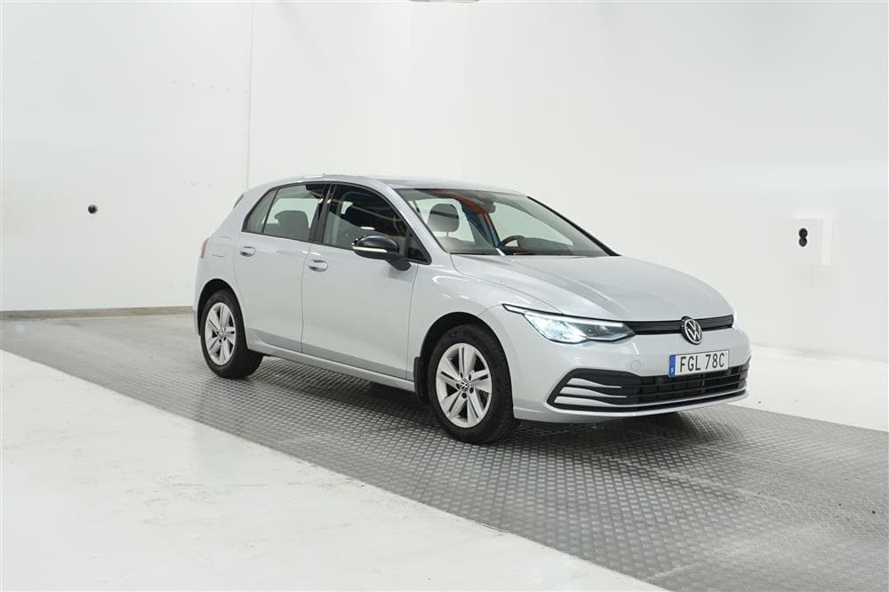 Volkswagen Golf VIII 1.0 TSI 110hk