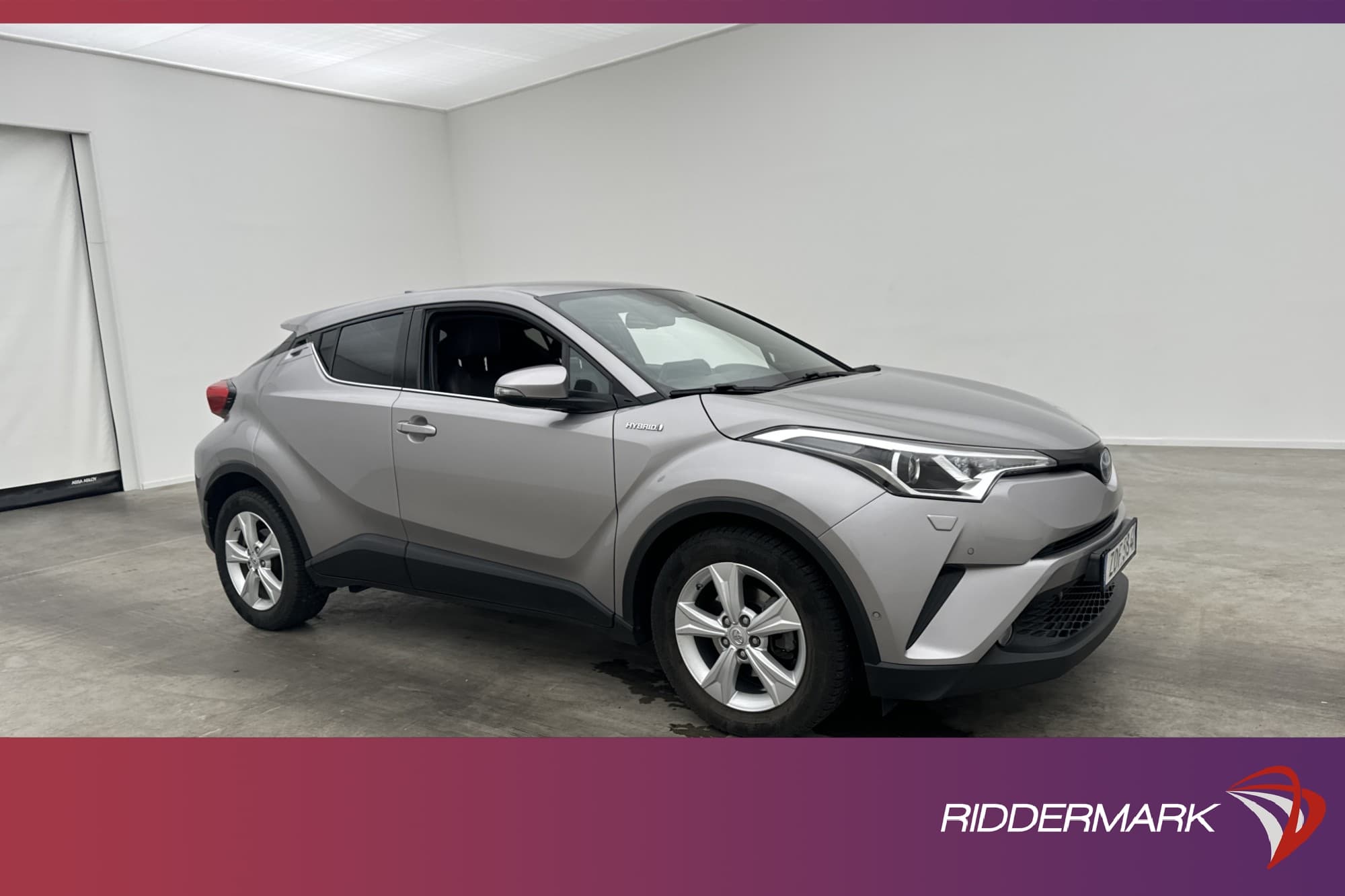 Toyota C-HR Hybrid 122hk