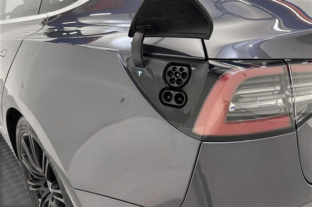 Tesla Model 3 Long Range AWD 440hk Uppgraderad AP Svensksåldinteriör