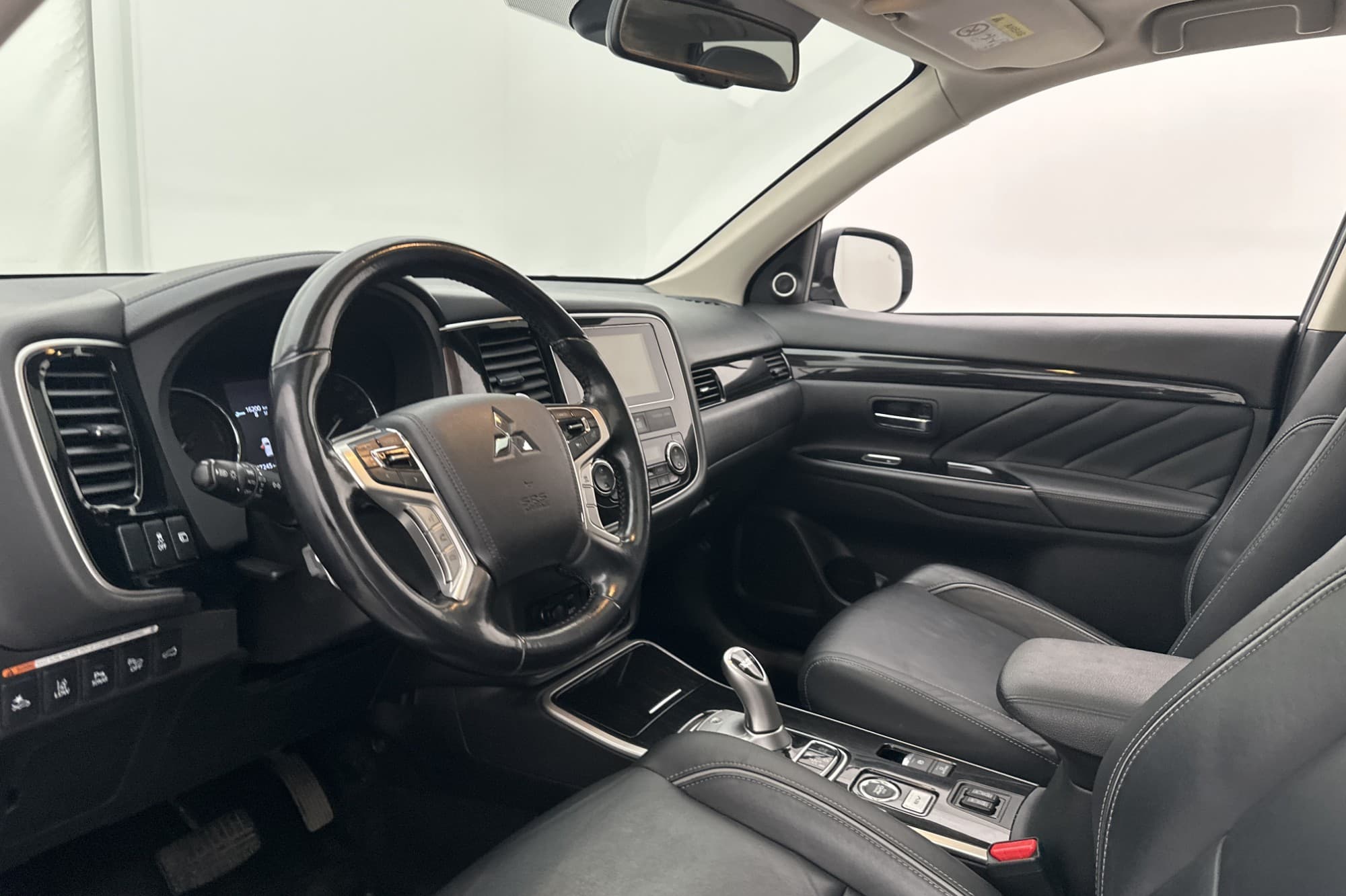 Mitsubishi Outlander PHEV 4WD Business Taklucka 360° Skinn