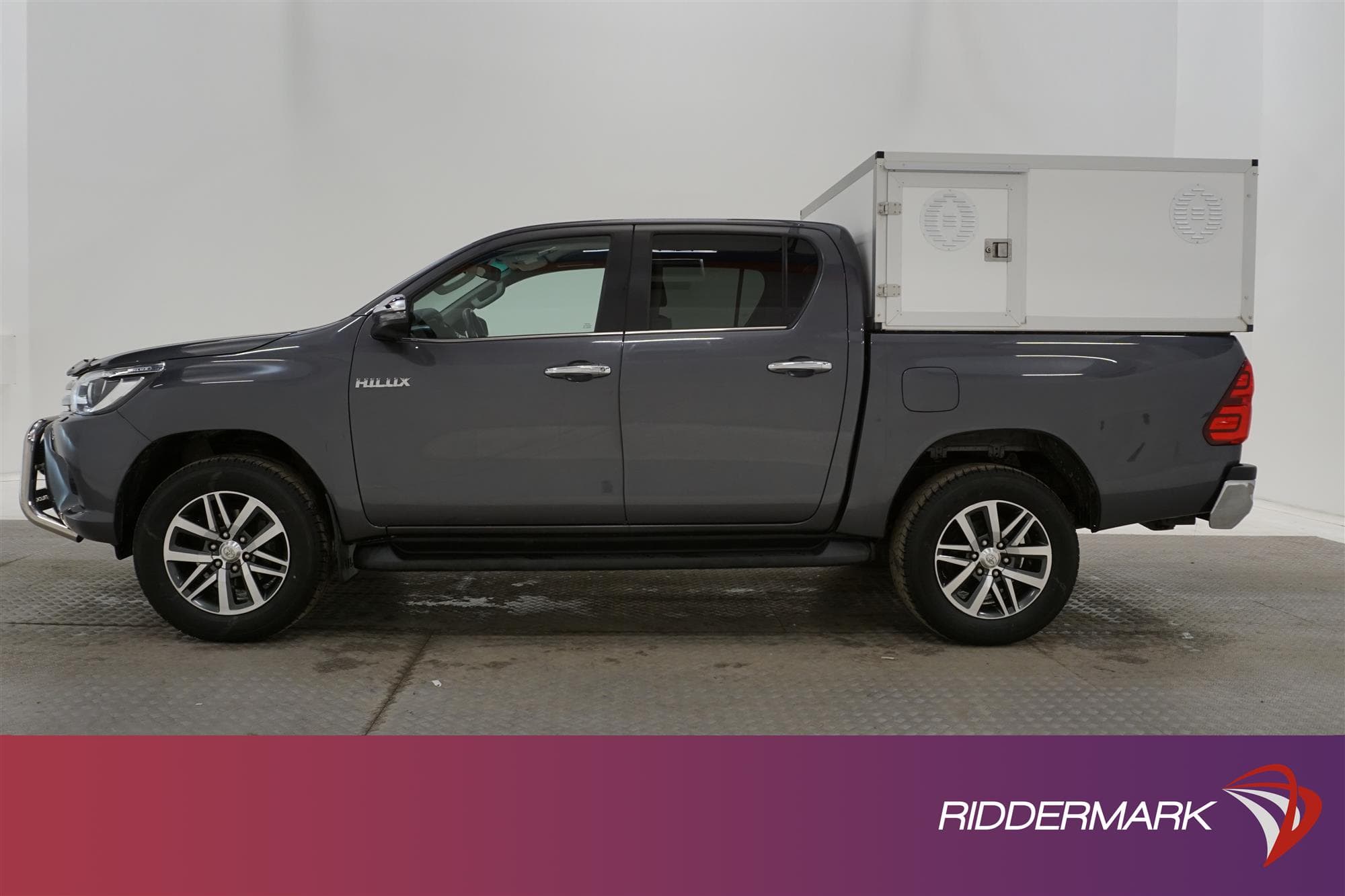 Toyota Hilux Premium 2.4 Automat Hundkåpa Värmare Moms 