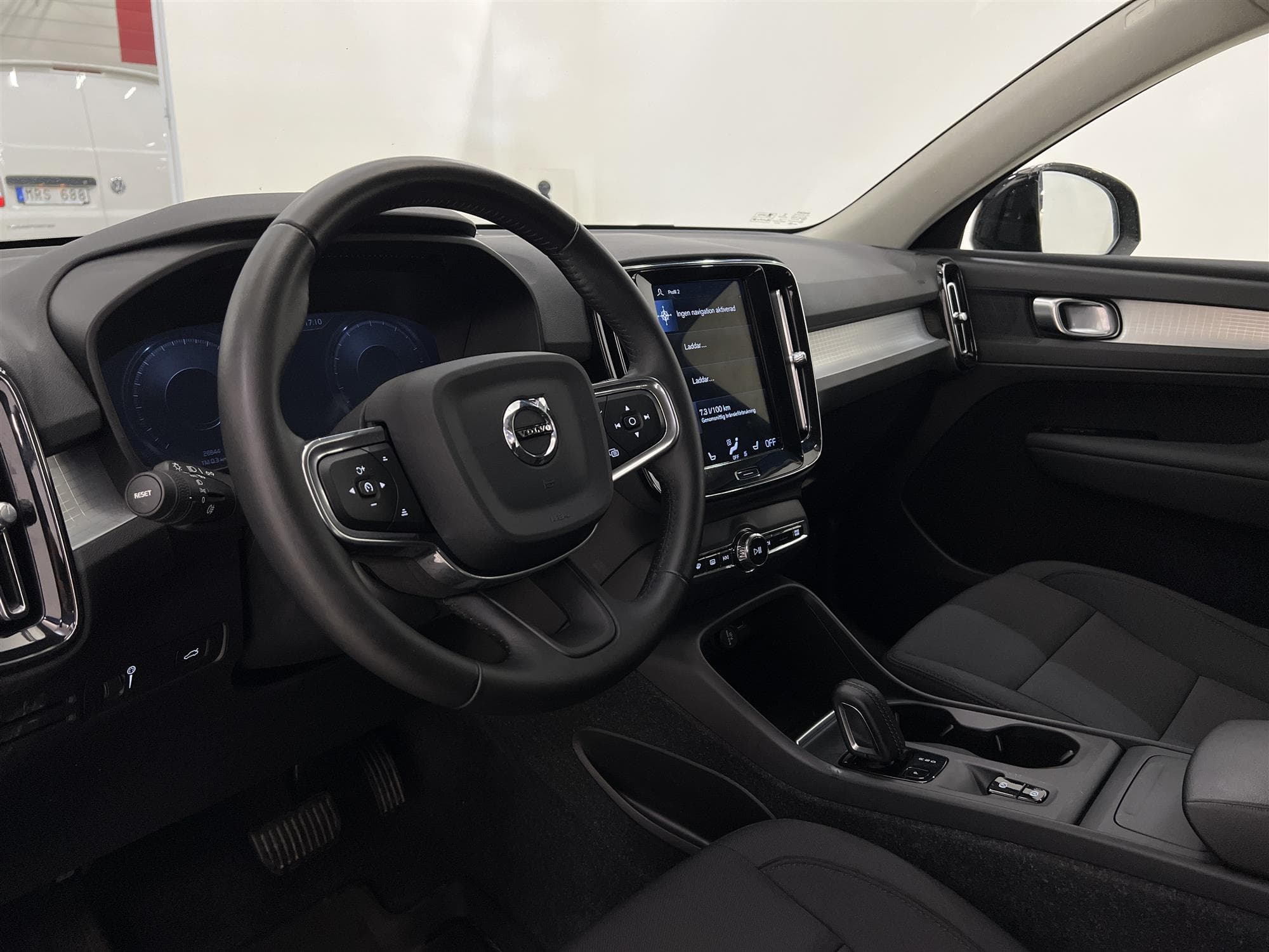 Volvo XC40 T2 129hk Momentum VOC Bränslevärmare Dragkrok