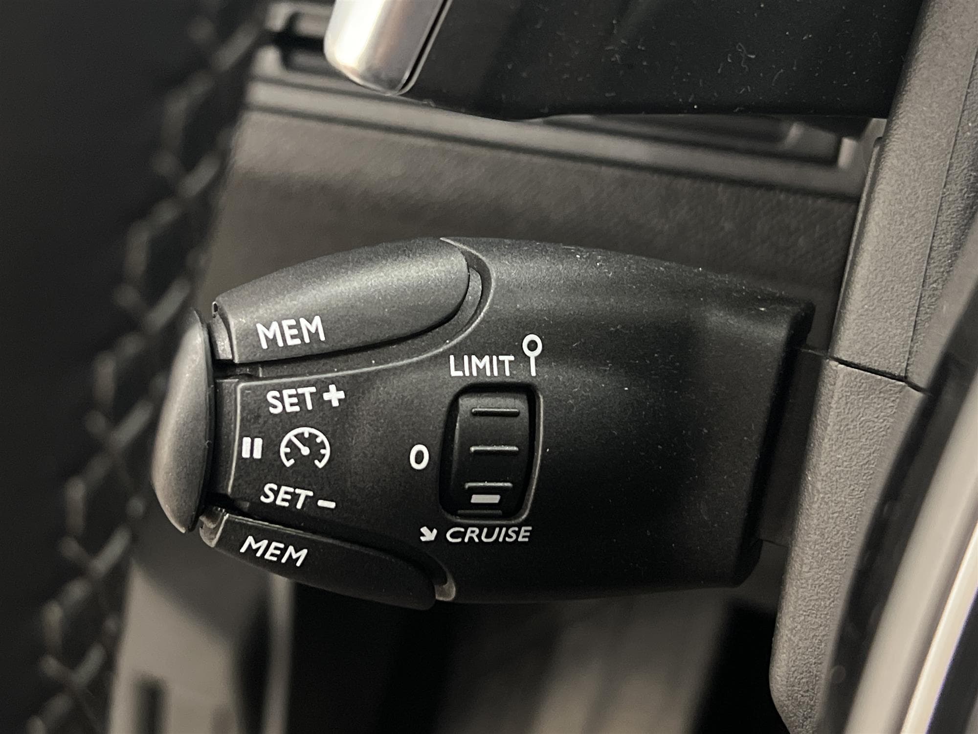 Peugeot 3008 SUV 1.2 PureTech 130hk Allure BKam Cockpit Drag