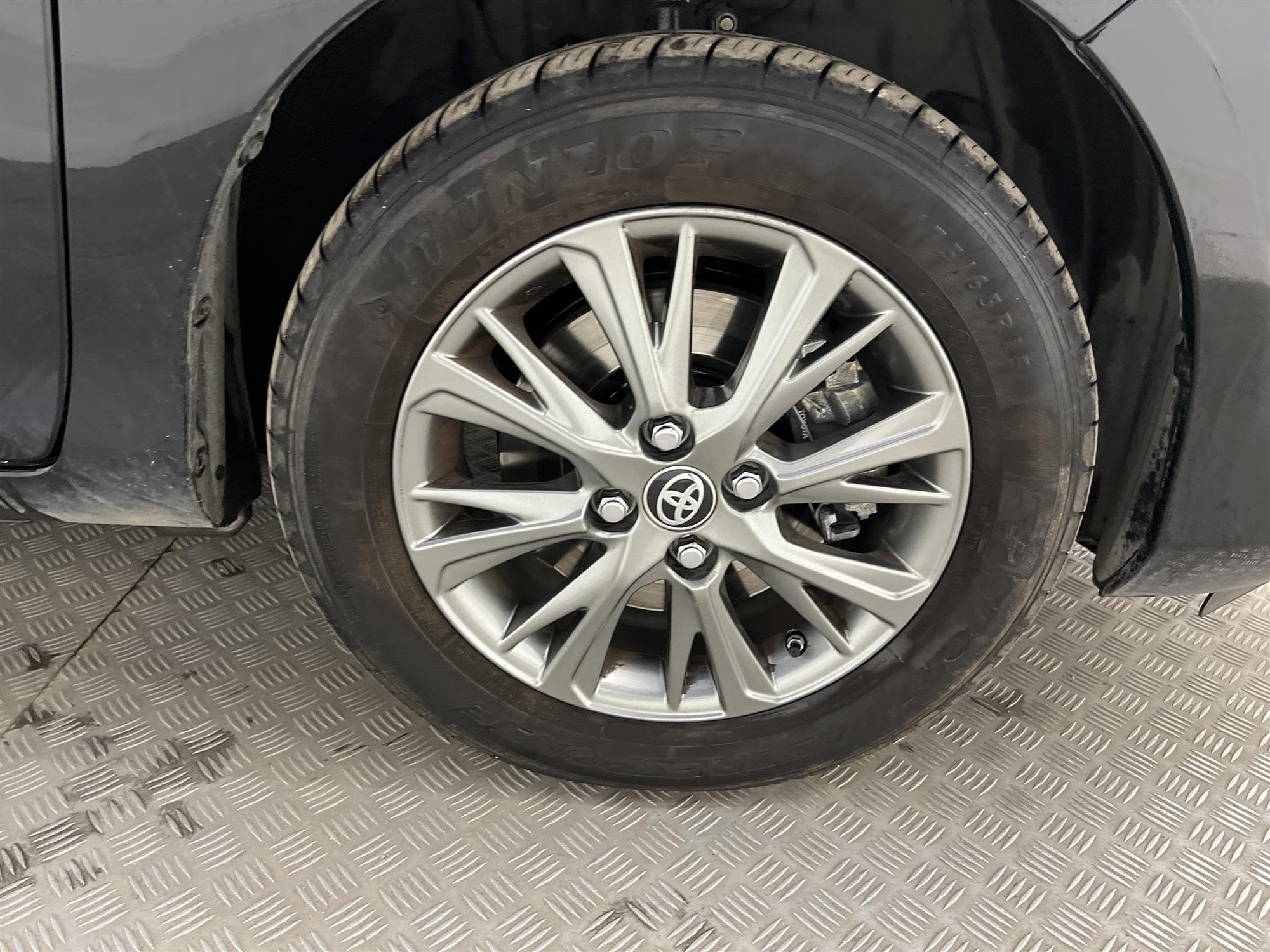 Toyota Yaris  Hybrid e-CVT 101hk 1 Brukare B-Kam 0,37L/mil