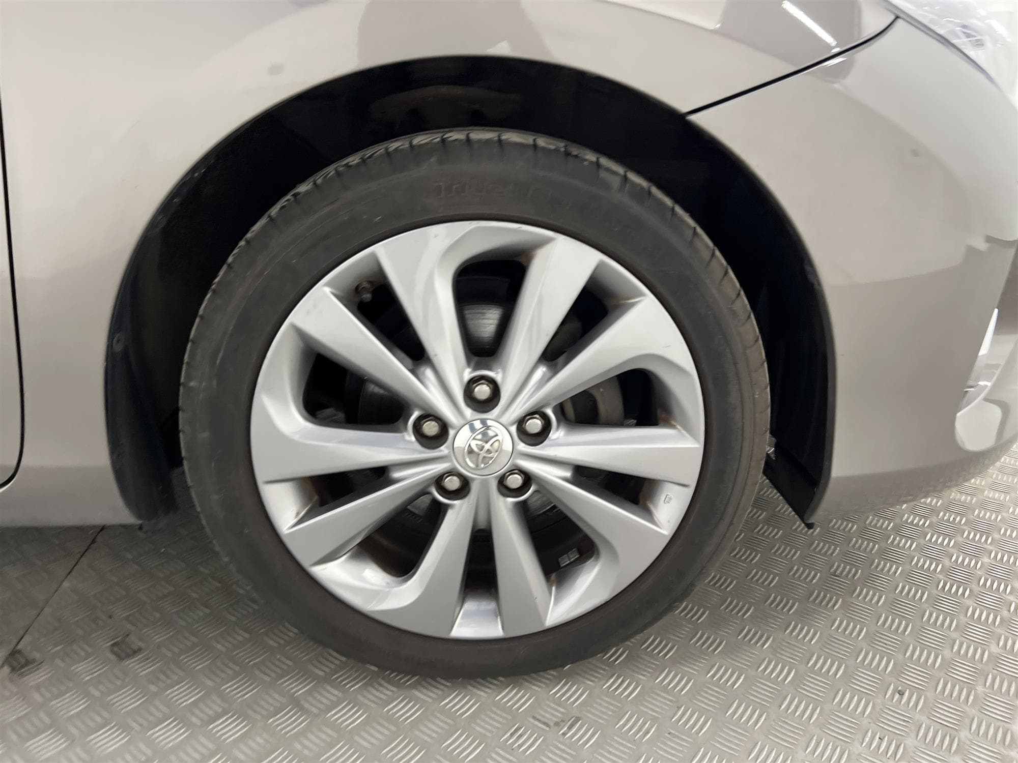 Toyota Auris  Hybrid e-CVT 136hk B-Kam 0,40L/mil