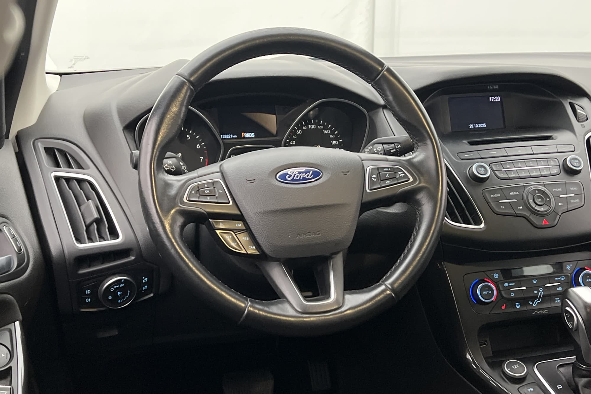 Ford Focus Kombi 150hk Titanium M&K-Värmare LED-Ramp Drag