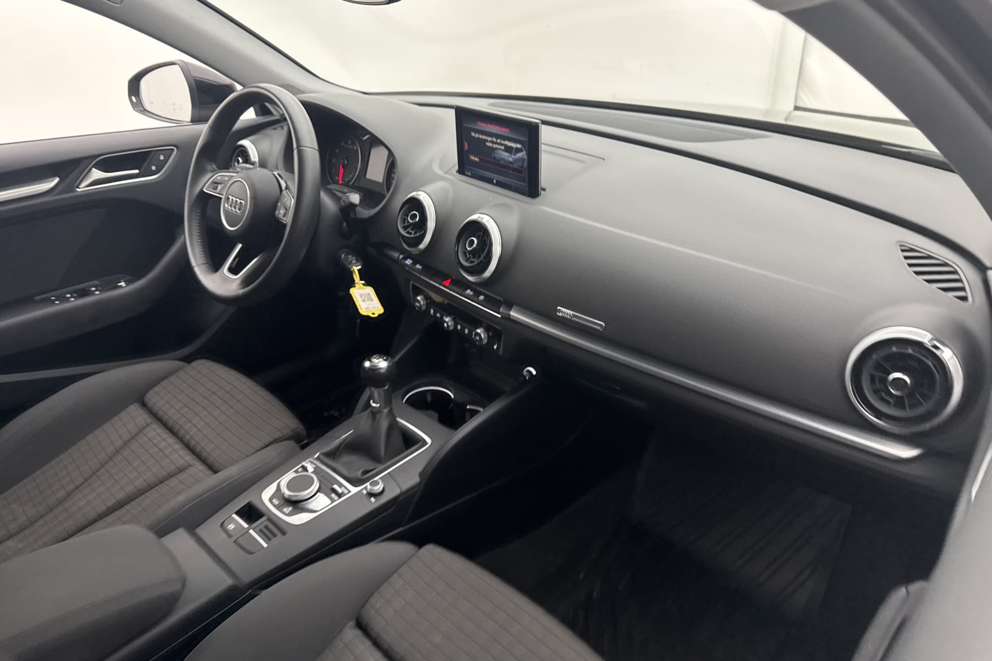 Audi A3 35 TFSI 150hk Adapt-fart P-Sensorer Bluetooth