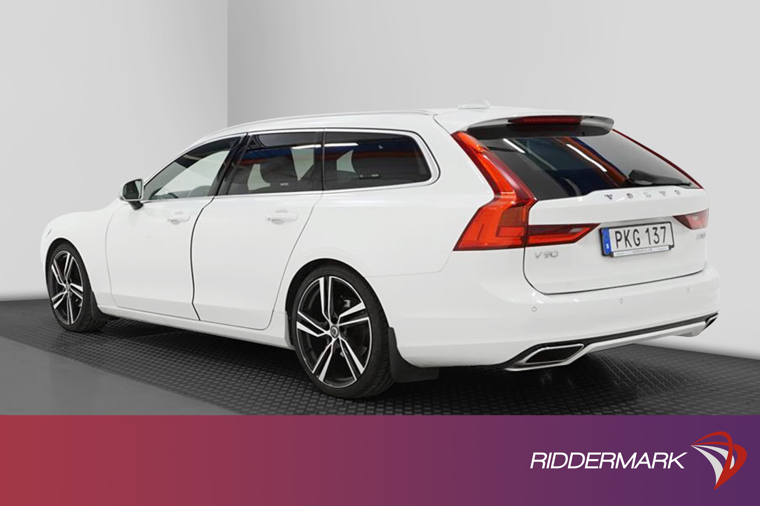 Volvo V90 D3 AWD 150hk R-Design VOC Värmare GPS PDC 0,5l/milexteriör