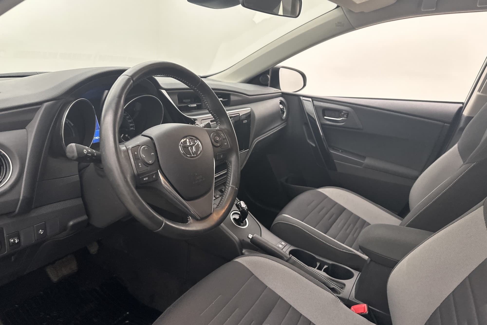 Toyota Auris Hybrid 136hk Active Kamera En brukare 0,36l/Mil