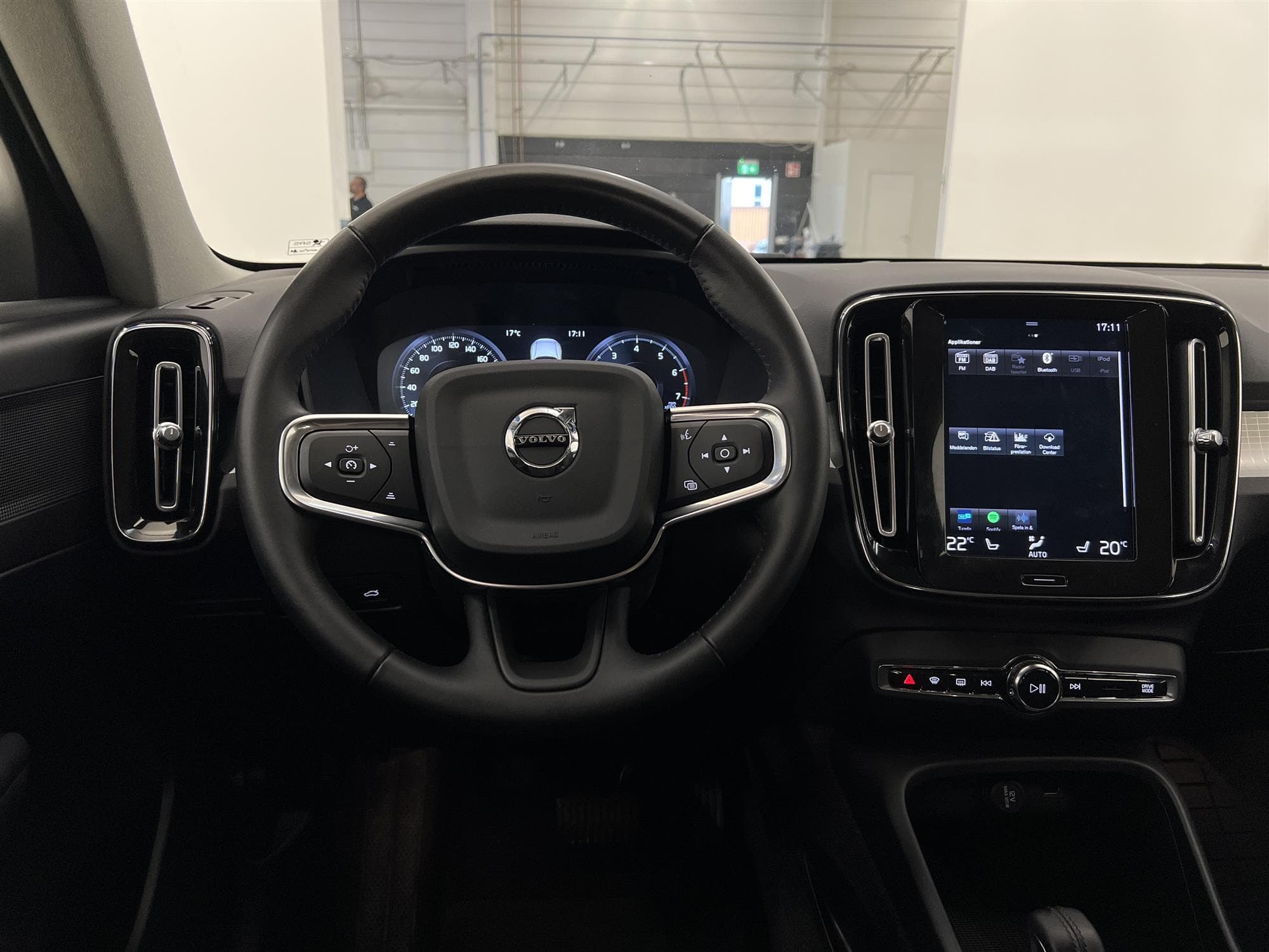 Volvo XC40 T2 129hk Momentum VOC Bränslevärmare Dragkrok