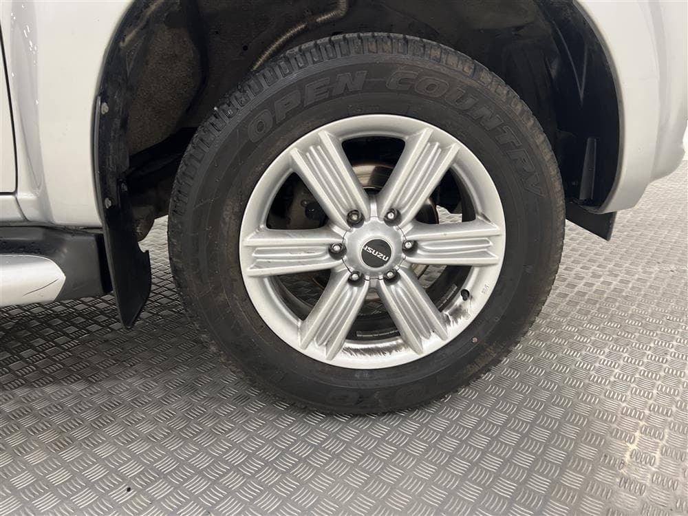Isuzu D-MAX 1.9 DDI 4WD Automat Kamera Dragkrok Moms interiör