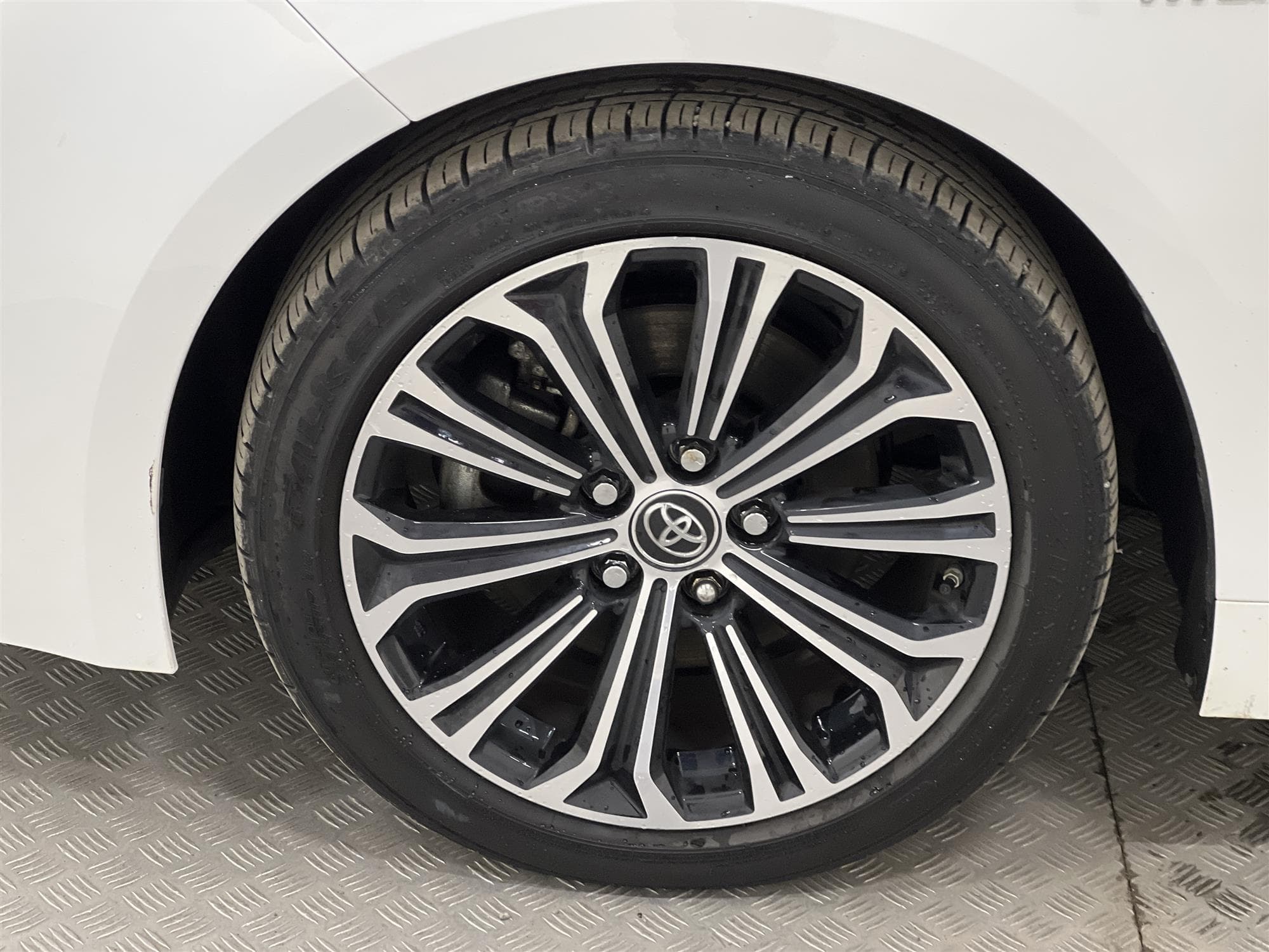 Toyota Corolla Hybrid e-CVT 184hk B-Kam Nybesiktad 0,39L/mil