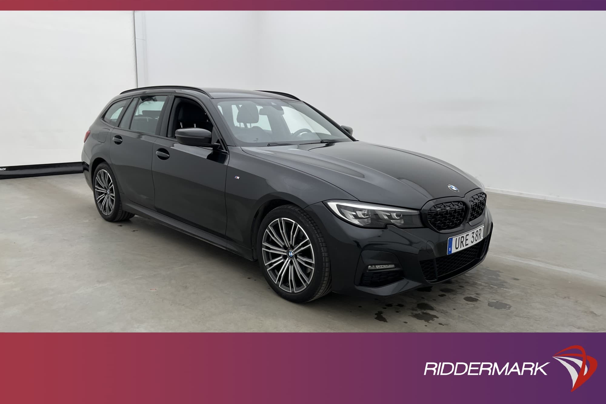 BMW 320 d xDrive Touring M Sport Cockpit Navigation Ambient