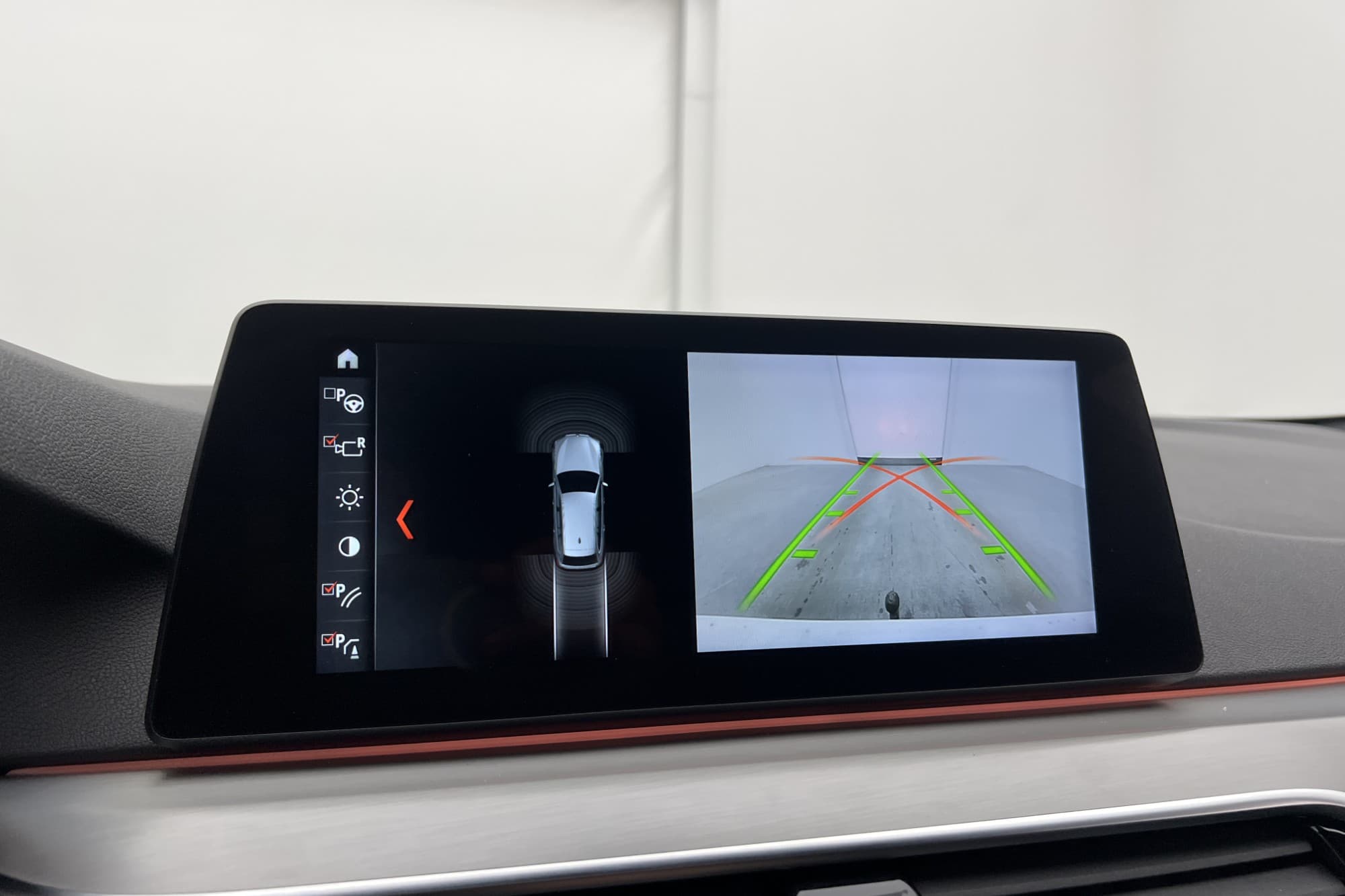 BMW 520 xDrive Touring M Sport Cockpit HiFi Kamera Navi Drag