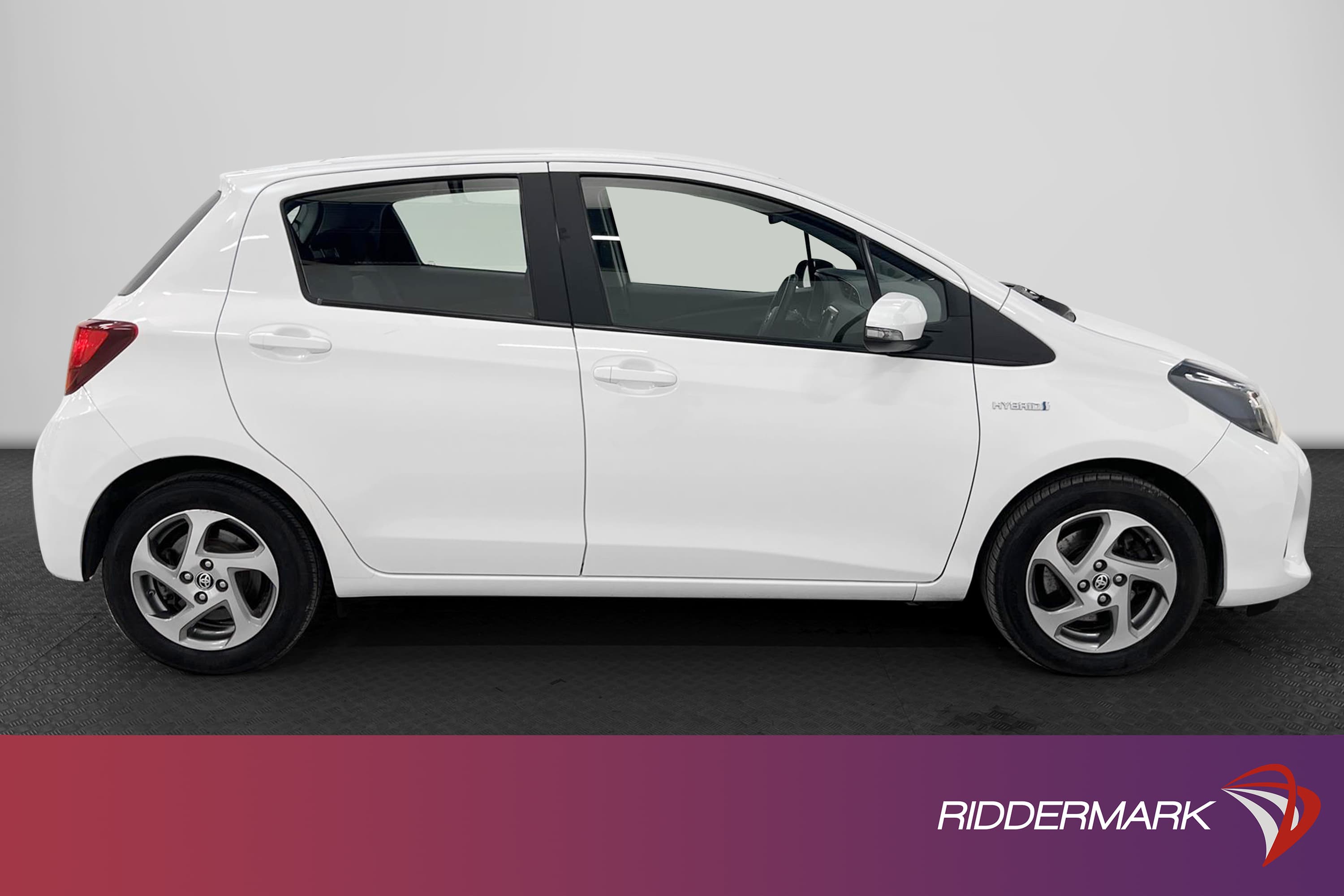 Toyota Yaris Hybrid e-CVT 101hk 2 Brukare B-Kam 360kr Skatt