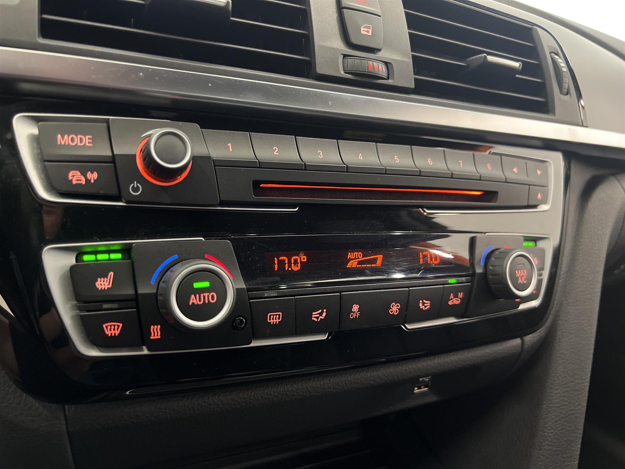 BMW 320d xDrive 190hk M Sport 2 Brukare Navi Hifi Drag