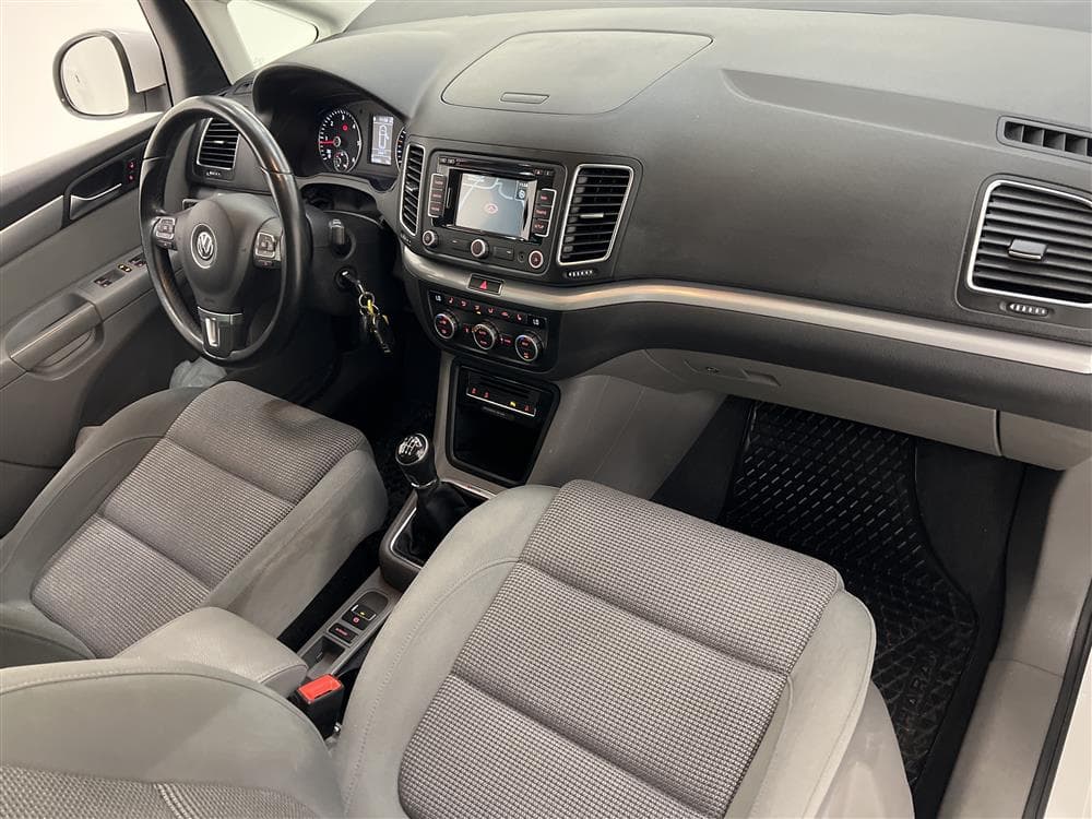 Volkswagen Sharan 140hk 4MOTION 7-Sits Värmare Panorama Draginteriör