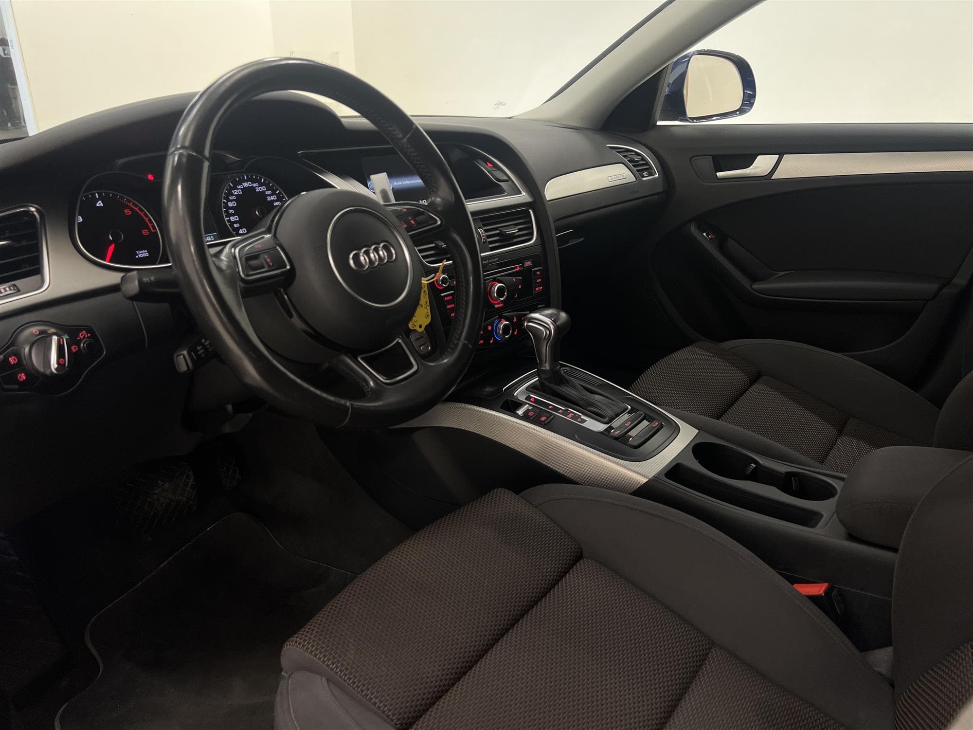 Audi A4 allroad quattro 2.0 TDI 190hk  Dragkrok PDC Nyservad