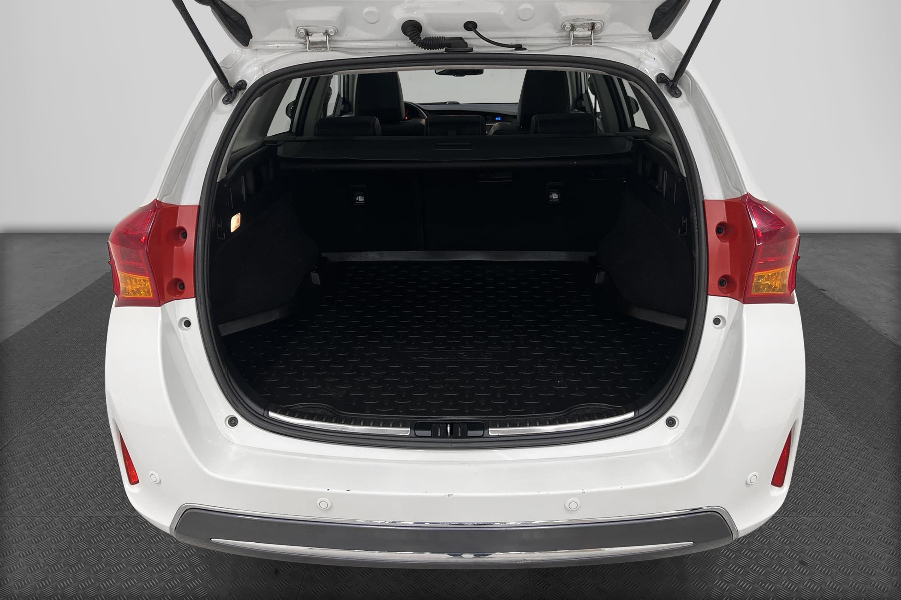 Toyota Auris Hybrid e-CVT 136hk Navi Pano B-Kam 0,40L/mil