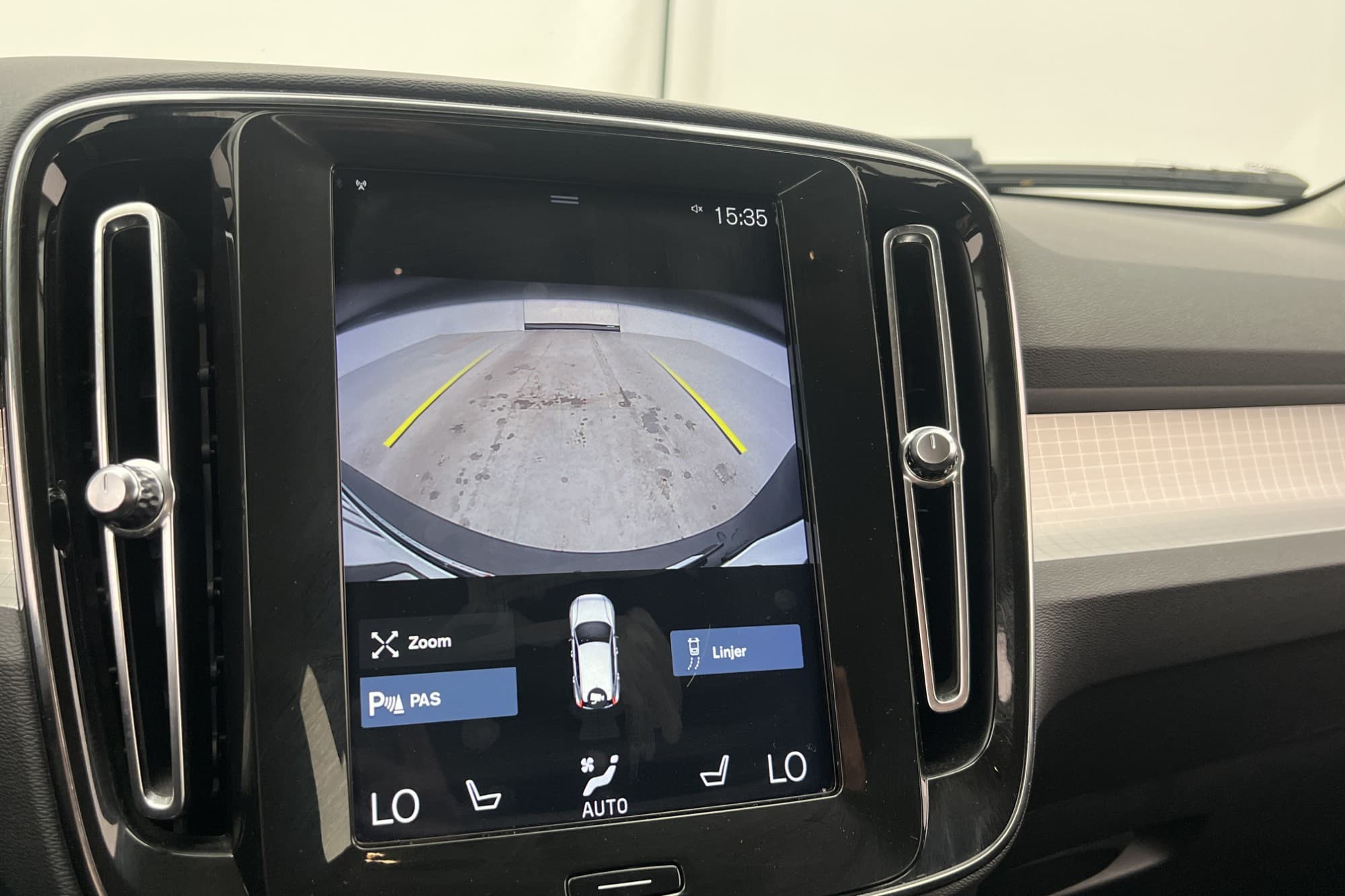 Volvo XC40 T4 Momentum VOC Värm Navi B-Kamera Rattvärme