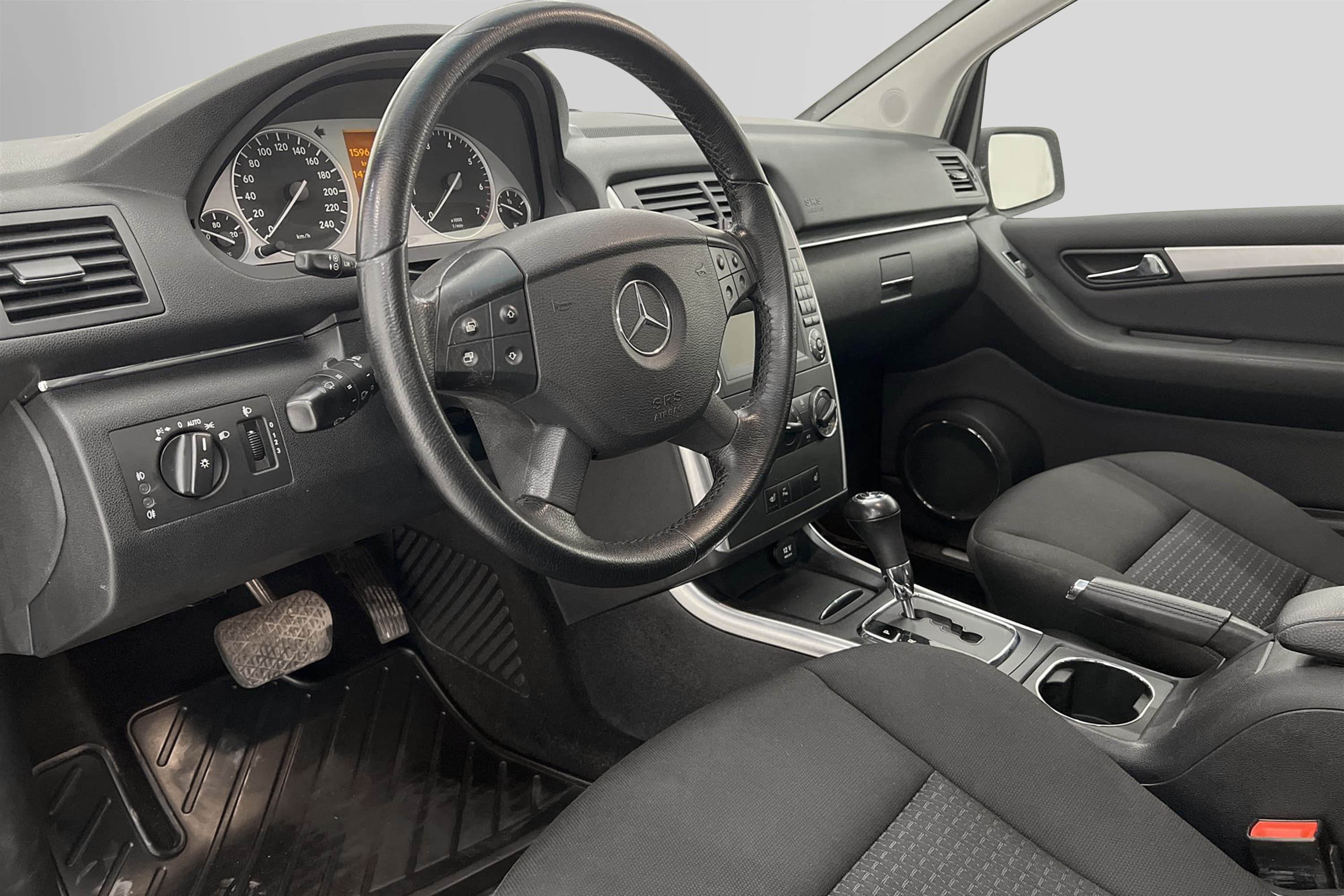 Mercedes-Benz B 180 116hk M&K-Värmare Dragkrok PDC Nyservad