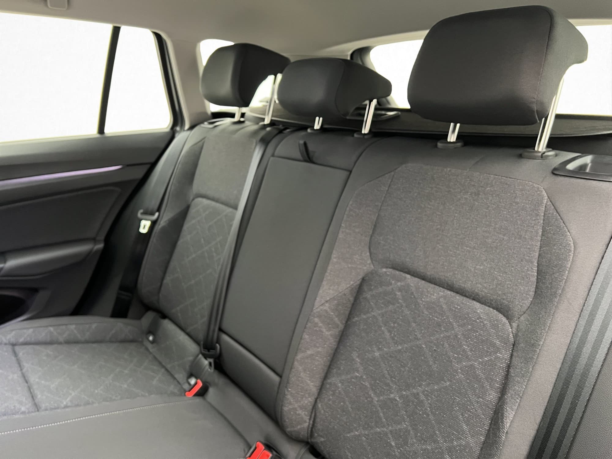 Volkswagen Golf SC TGI CarPlay Värmare Sensorer Ambient MOMS