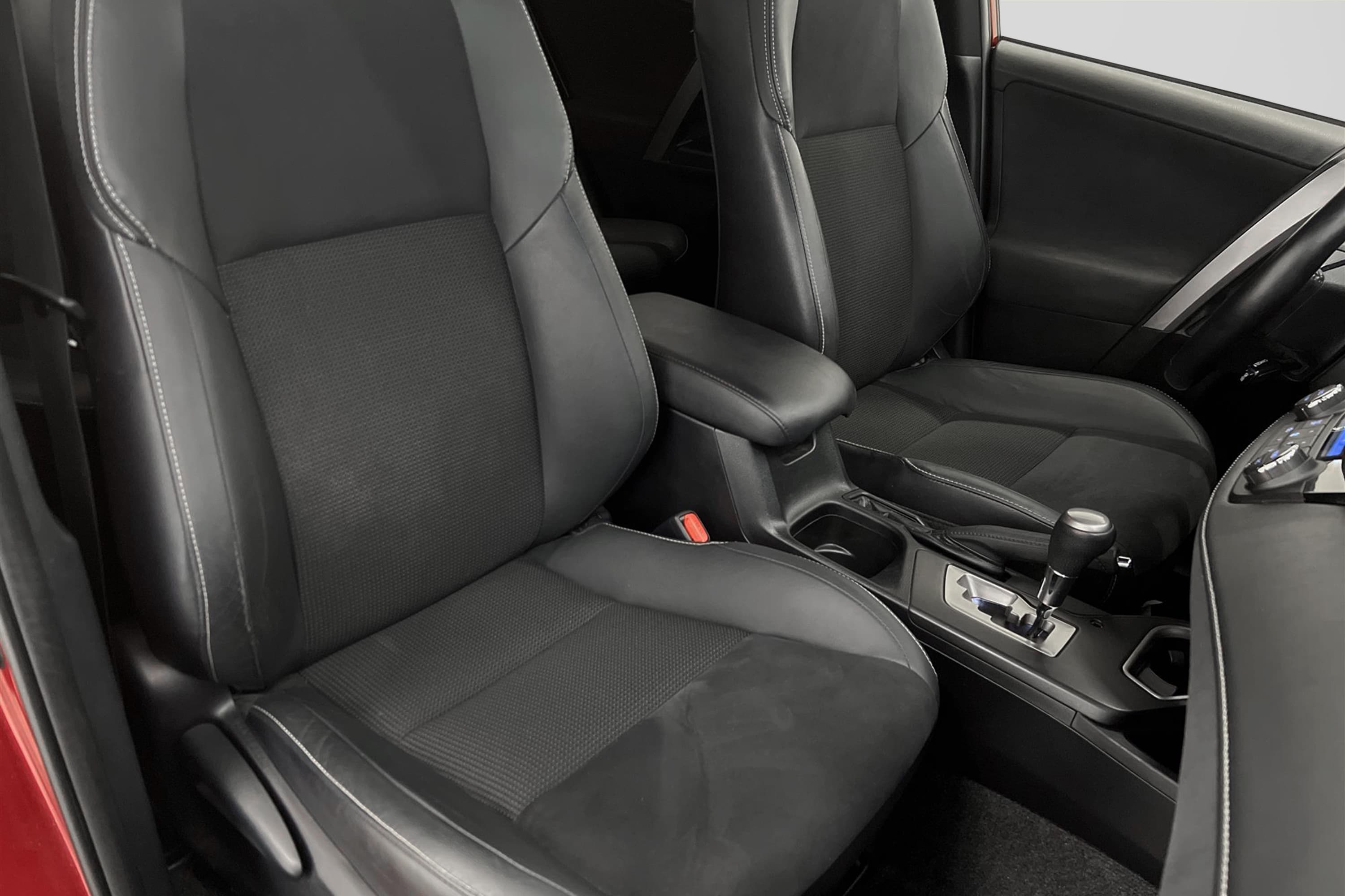 Toyota RAV4 2.5 HSD AWD 197hk 1 Brukare Navi B-Kam Keyless