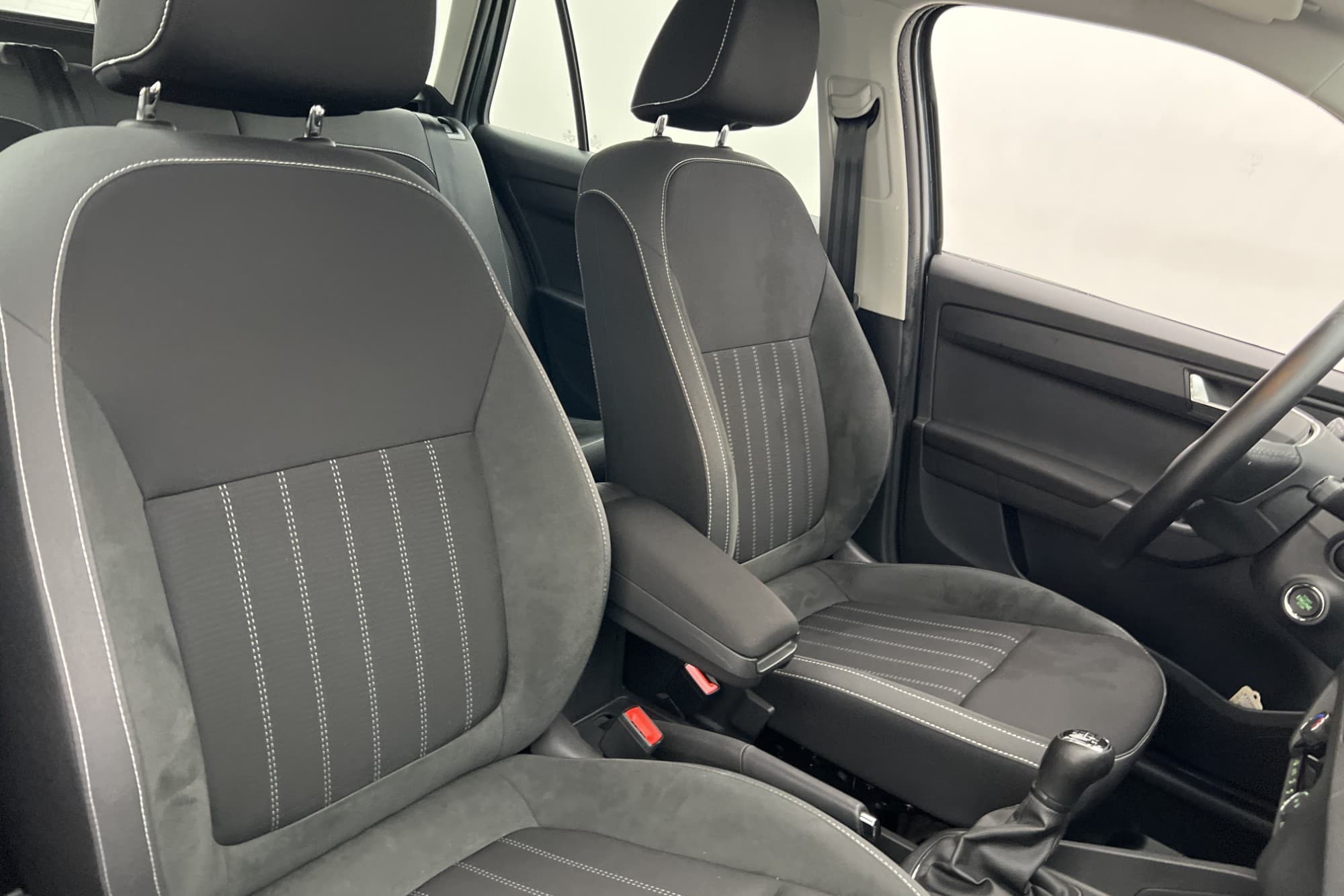 Skoda Fabia Kombi 1.0 TSI 95hk Sensorer CarPlay Farthållare