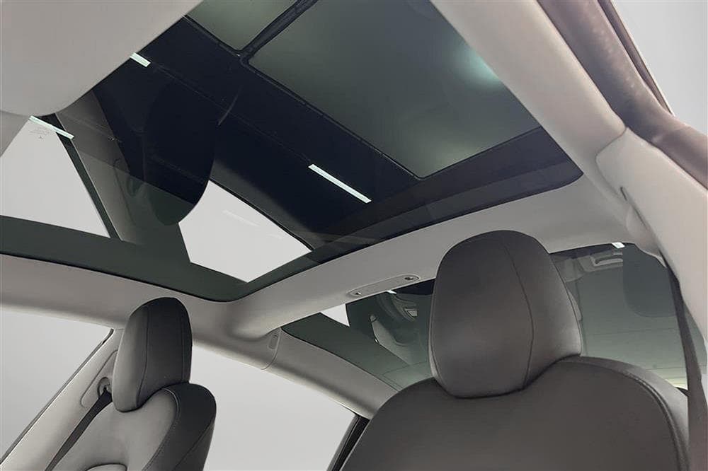 Tesla Model 3 Standard Range Plus 258hk Svensksåld Autopilotinteriör