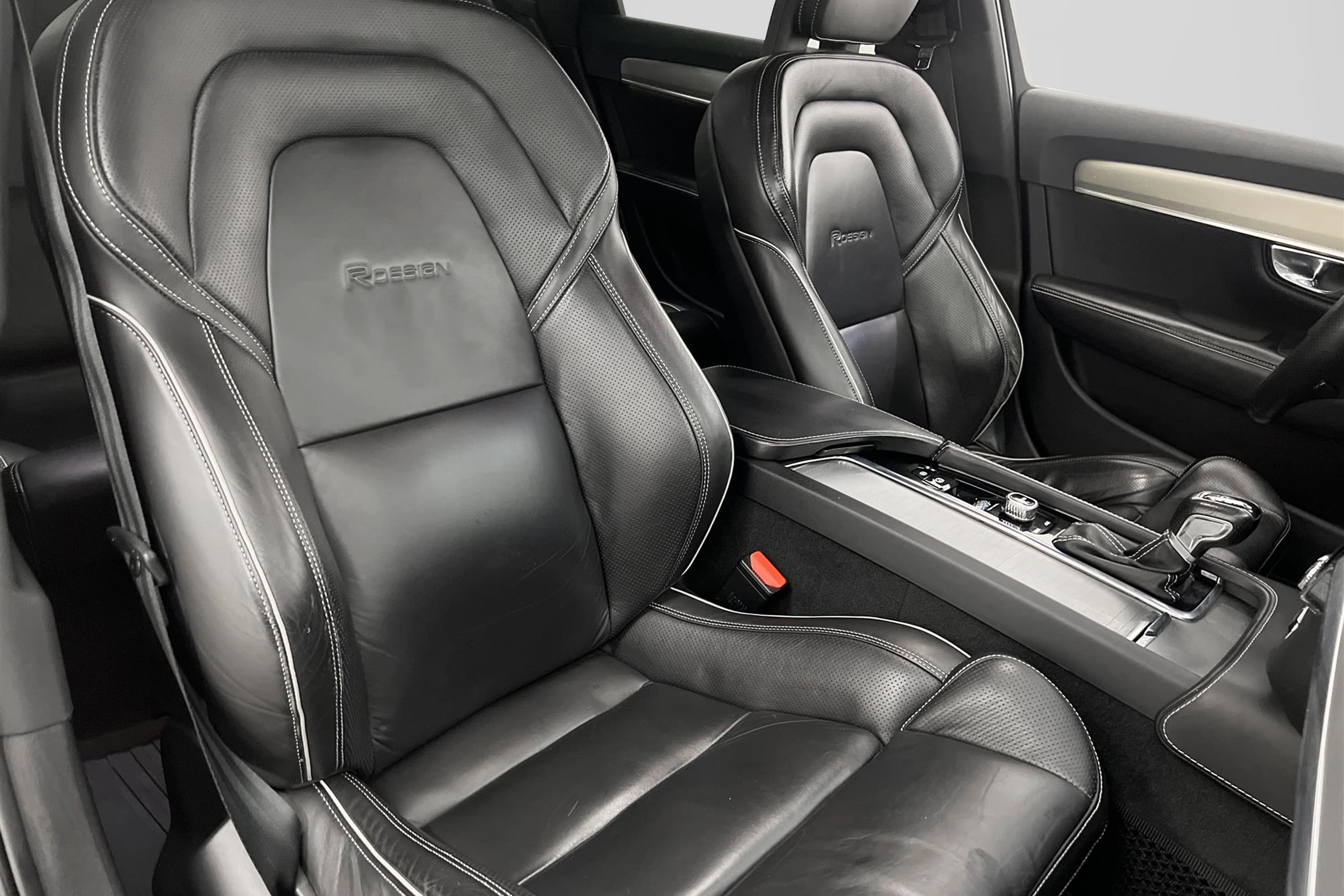 Volvo S90  D5 AWD  235hk R-Design VOC HUD Drag D-Värm Blis