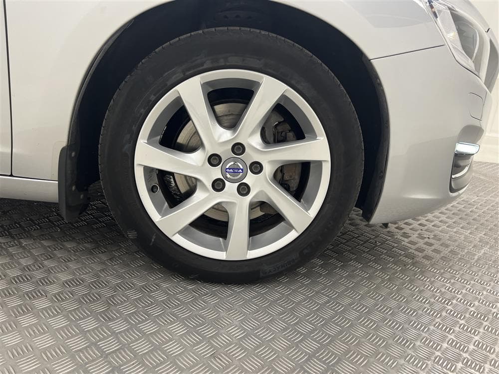 Volvo V60 D4 AWD 181hk Summum D-Värm Skinn Välservadinteriör