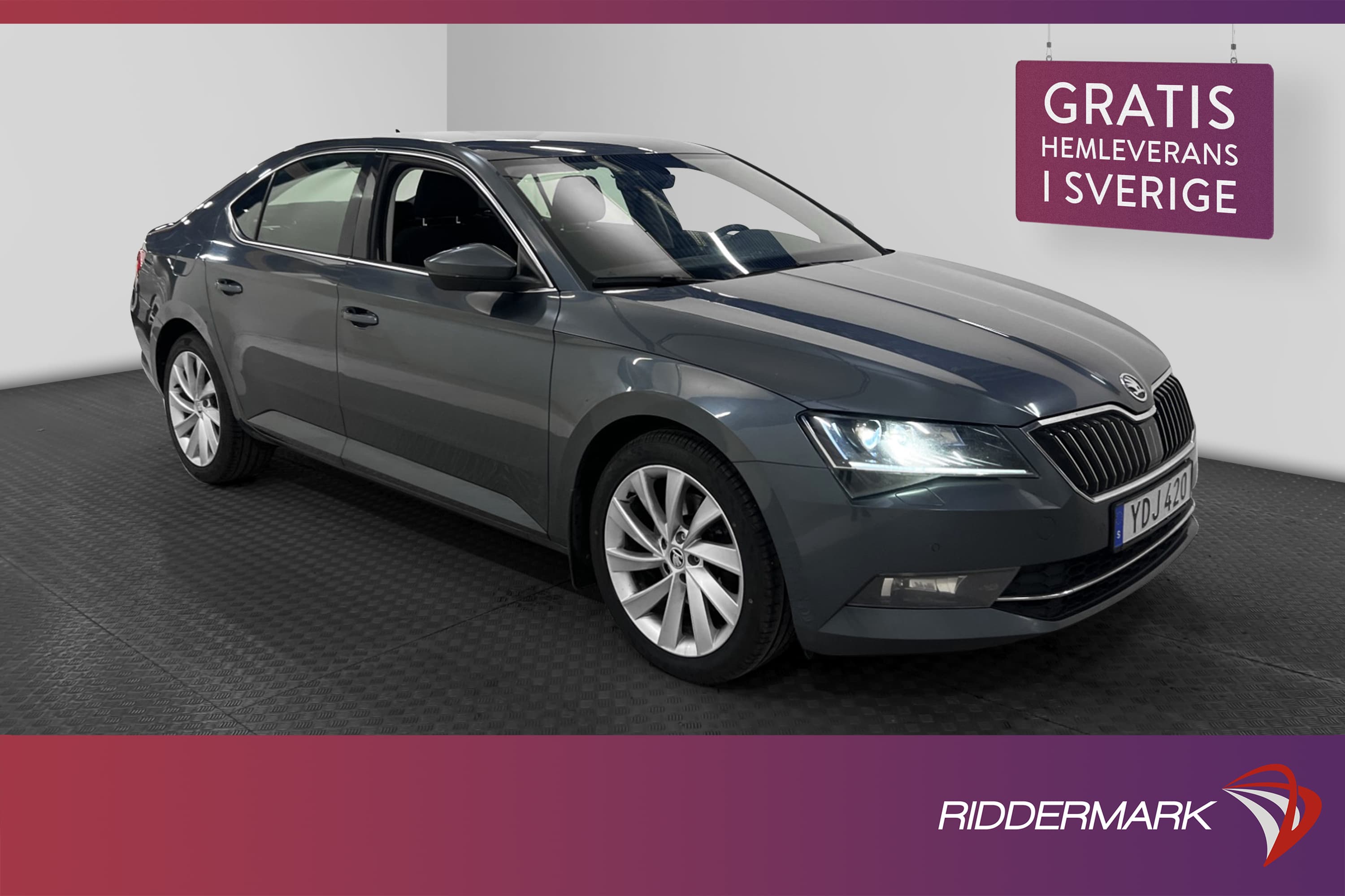 Skoda Superb 2.0 TDI 150hk Style Värmare Kamera Carplay Drag