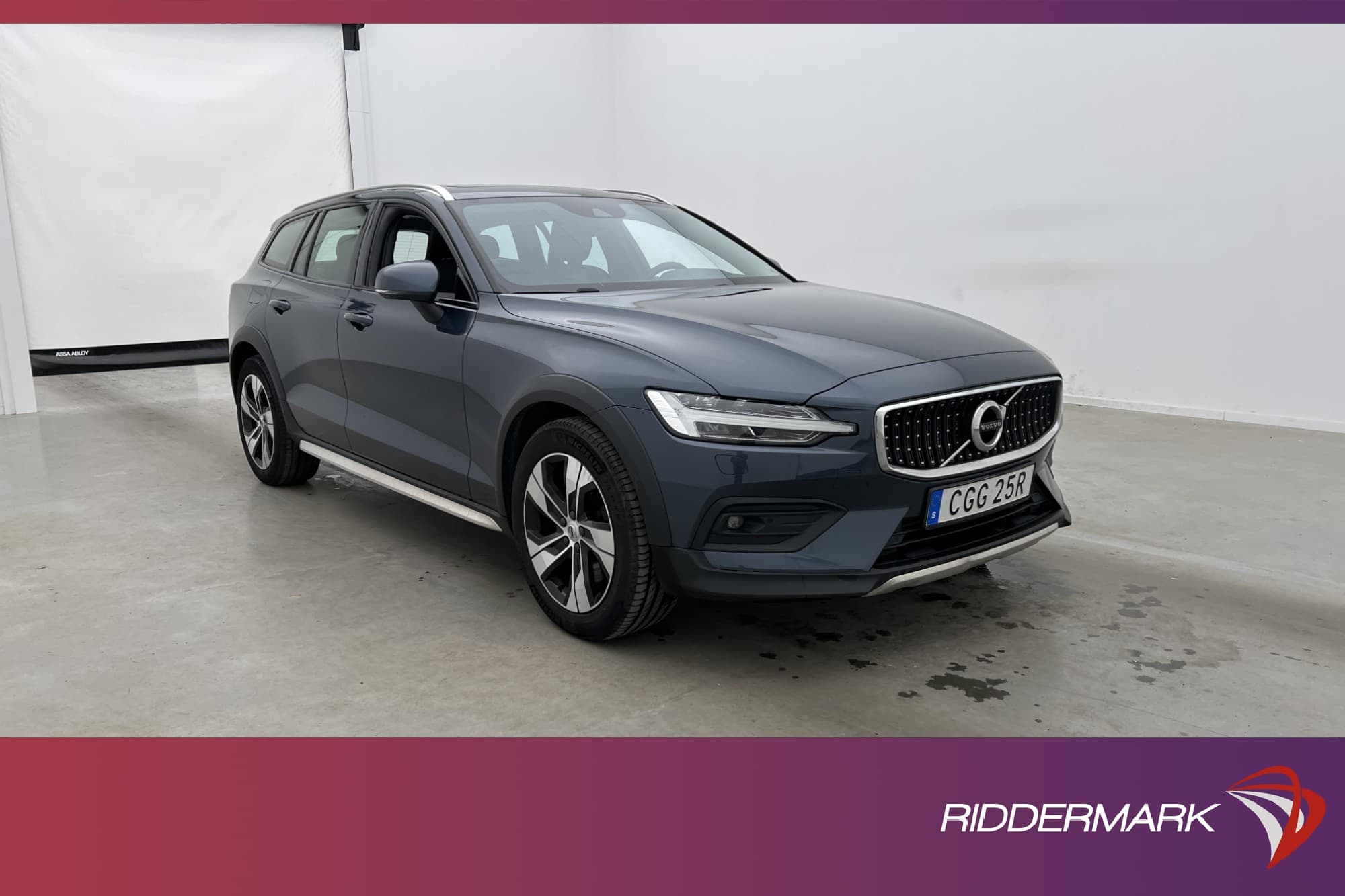 Volvo V60 Cross Country D4 190hk AWD Momentum VOC Pano Värm