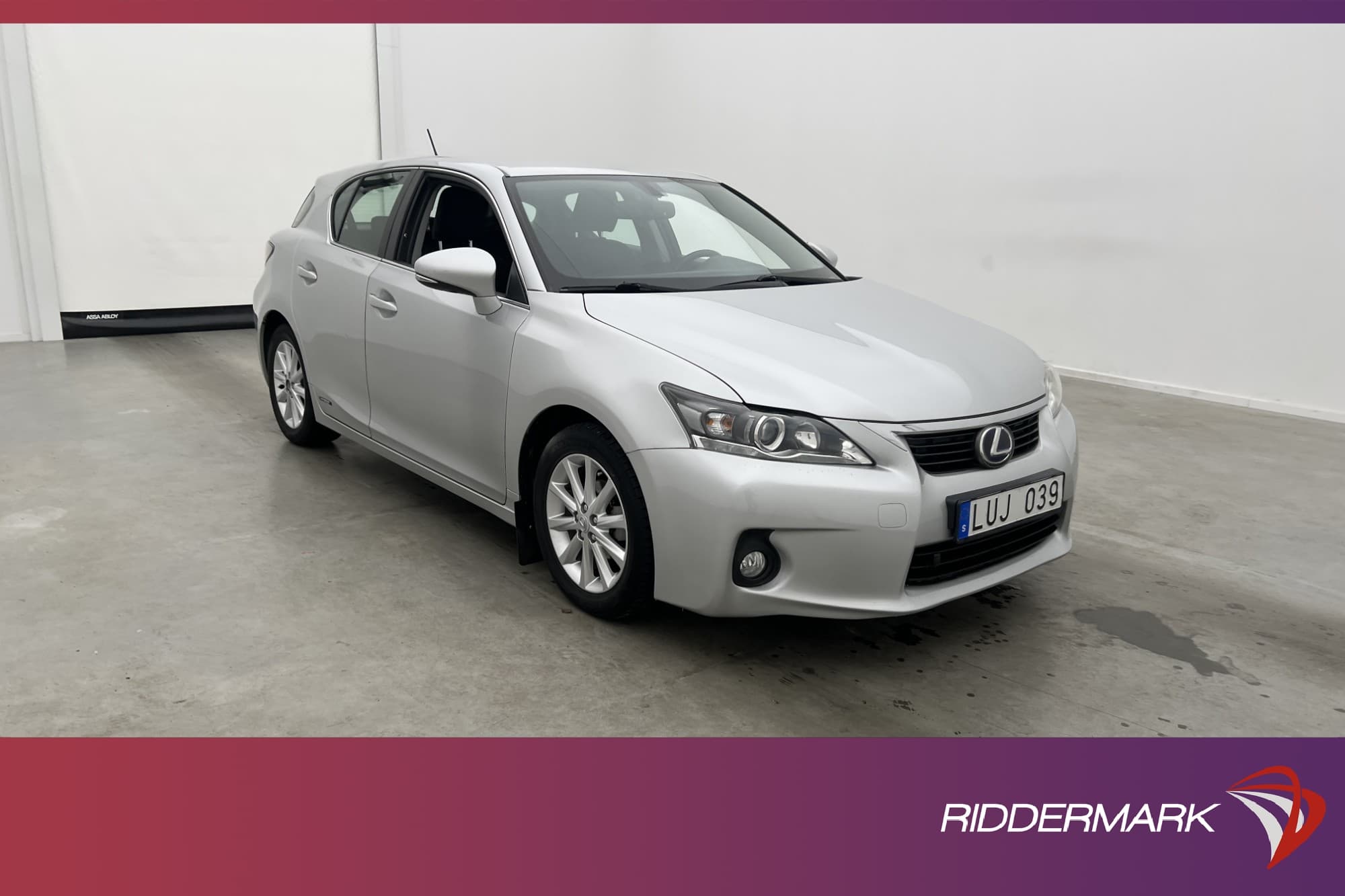 Lexus CT 200h CVT 136hk