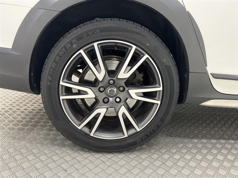 Volvo V90 D4 Cross Country AWD VOC D-värm Pano H/K Bkam Momsinteriör
