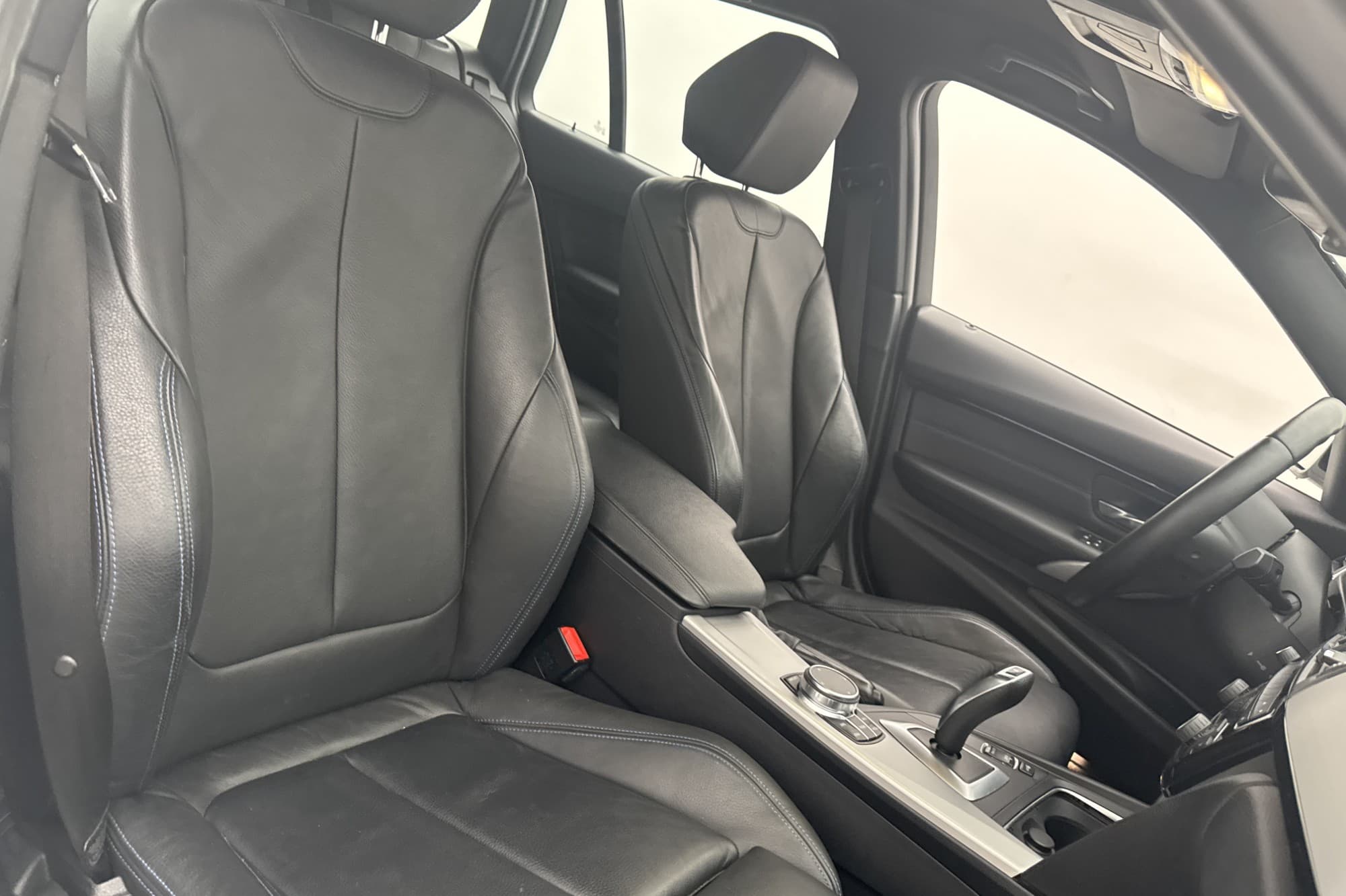 BMW 320 d xDrive 190hk M Sport Cockpit Navi Skinn Sensorer