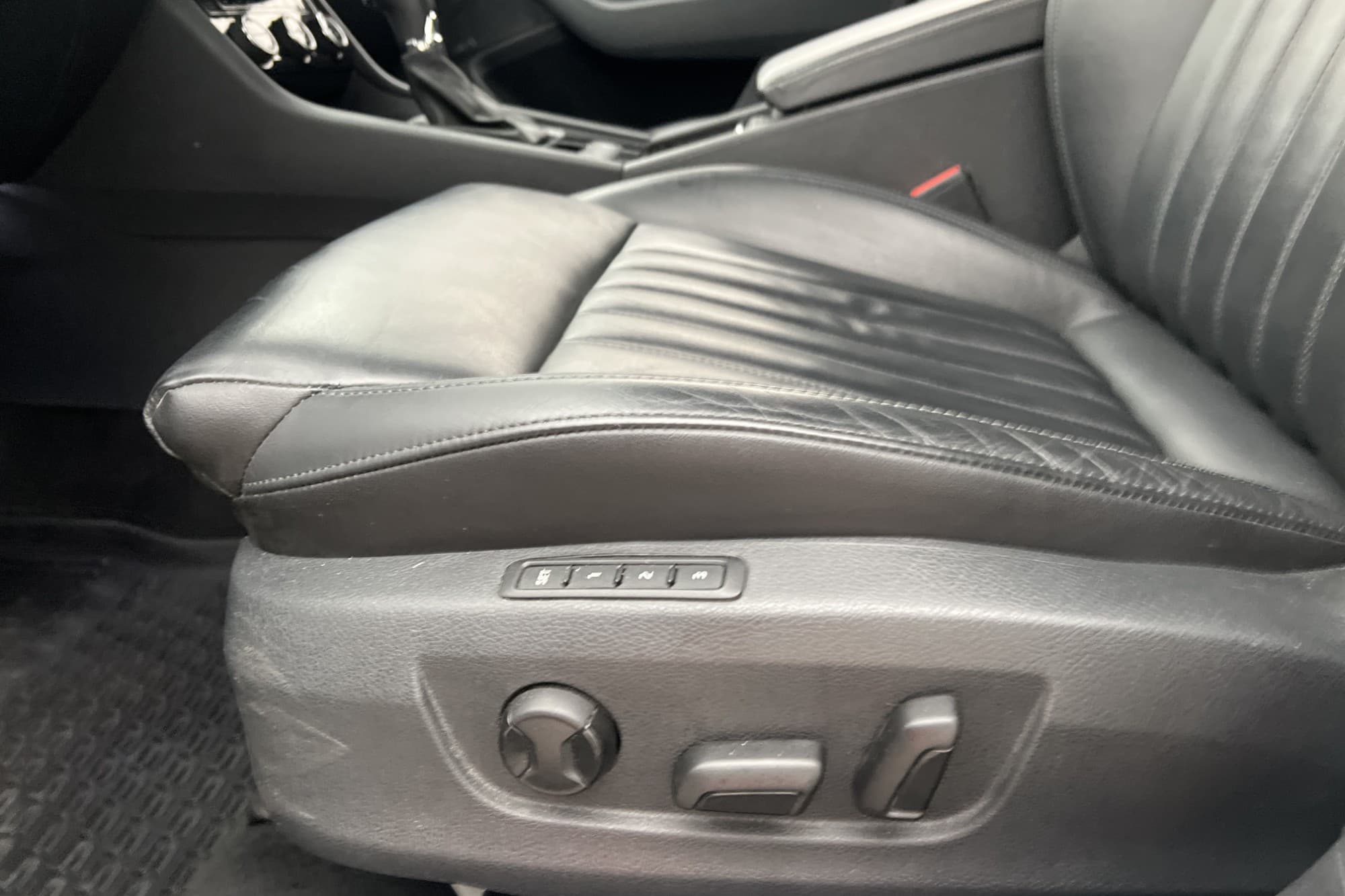 Skoda Superb 2.0 TDI L&K D-Värmare Skinn Canton Kamera Drag