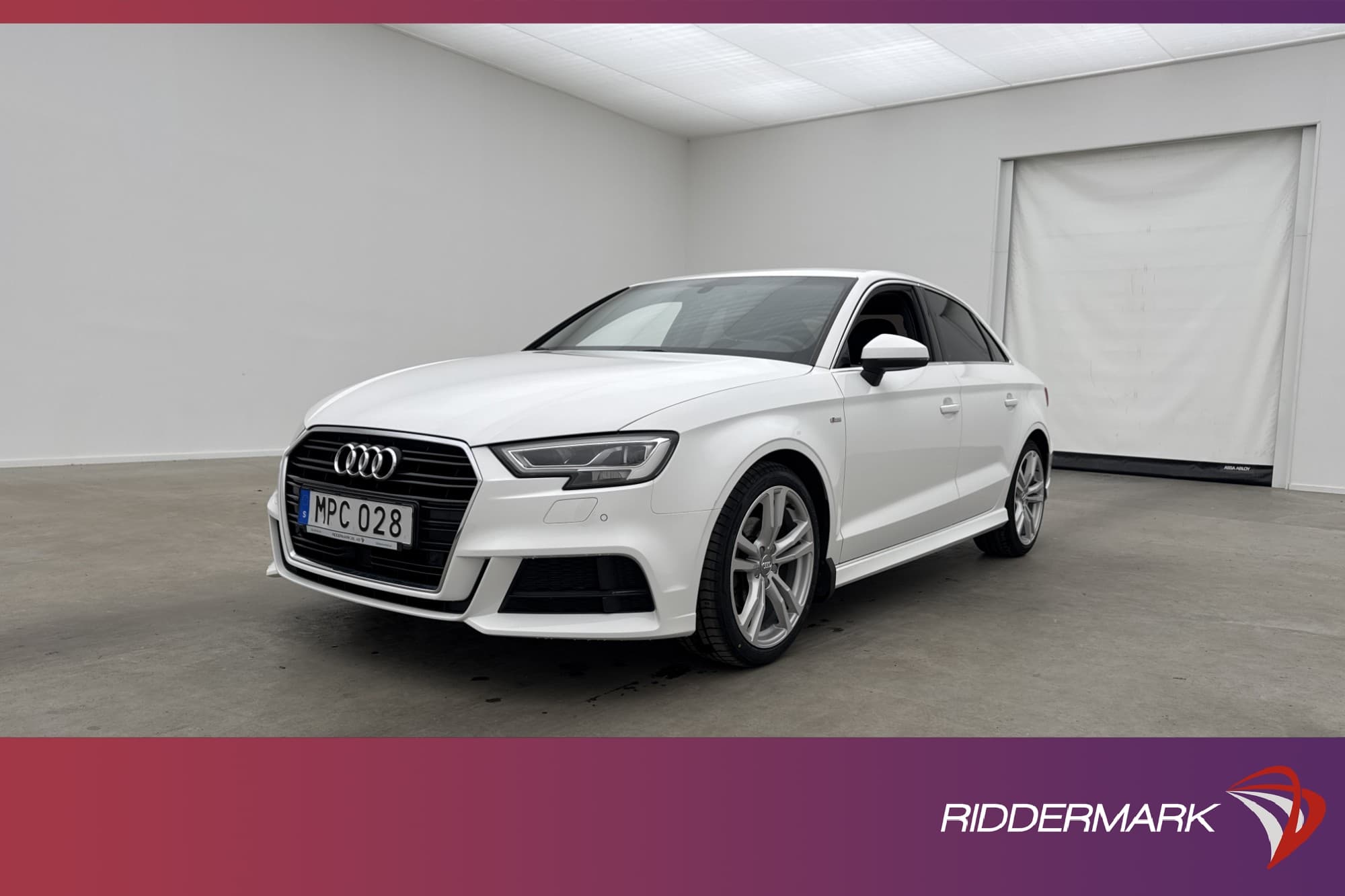 Audi A3 Sedan 1.5 TFSI 150hk Full S-Line Kamera Halvskinn