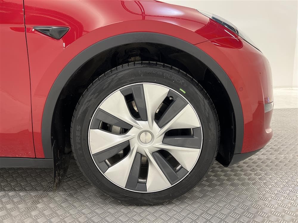 Tesla Model Y Long Range Dual AWD Pano Premium Svensksåld interiör