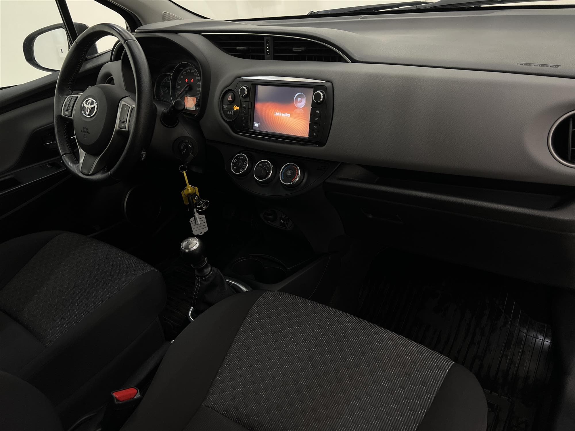 Toyota Yaris 1.33 99hk 1 Brukare  B-Kam Låg Skatt 0,49L/mil