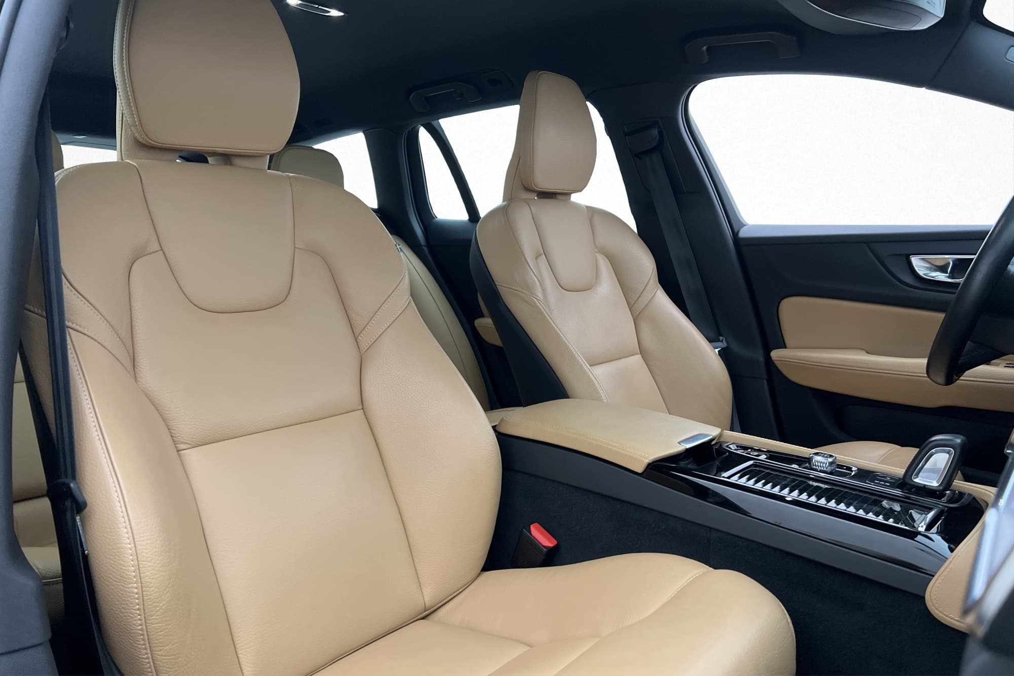 Volvo V60 Recharge T6 AWD Momentum Skinn Värmare Drag VOC