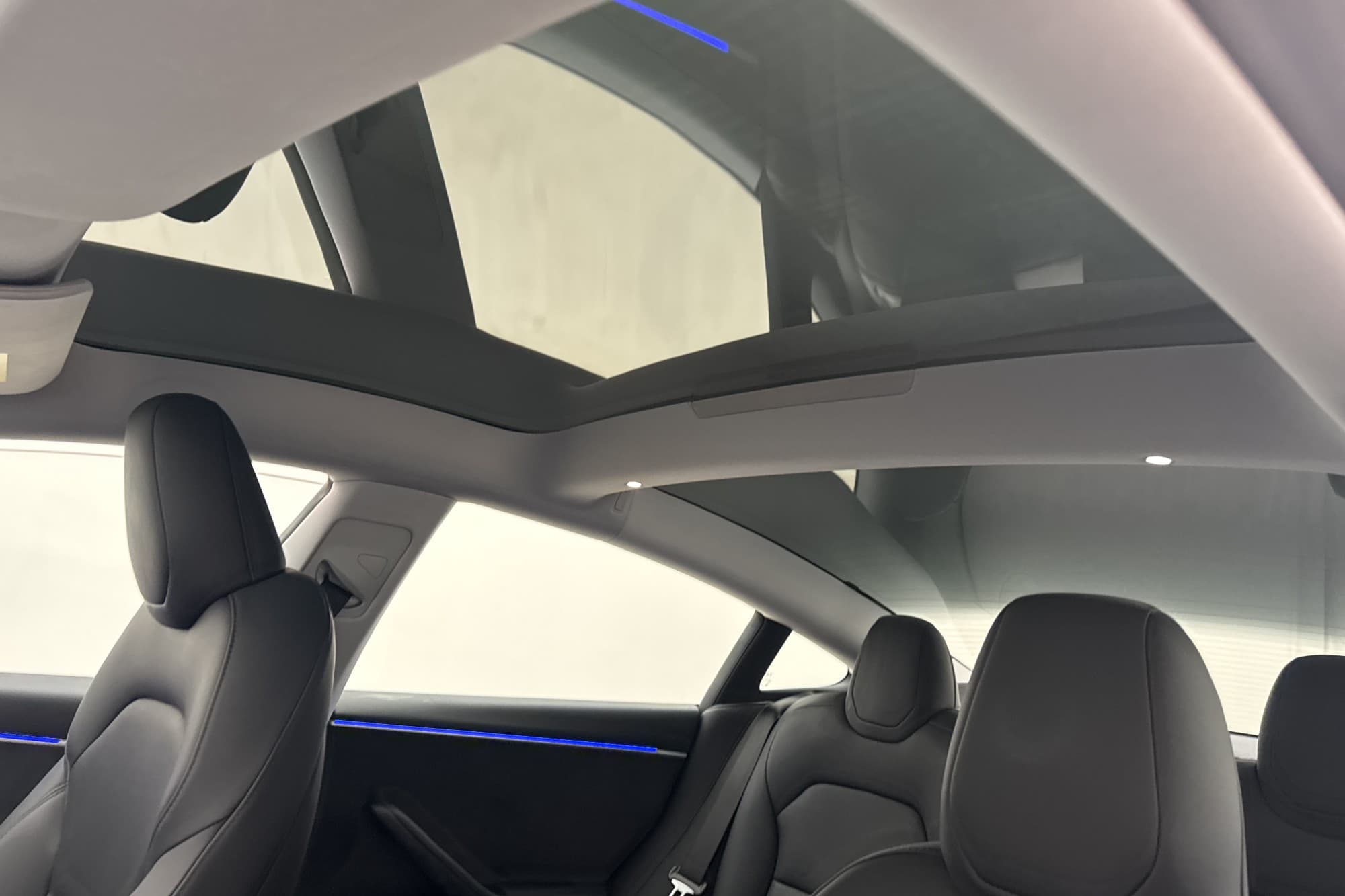 Tesla Model 3 Long Range AWD Svensksåld Autopilot MOMS