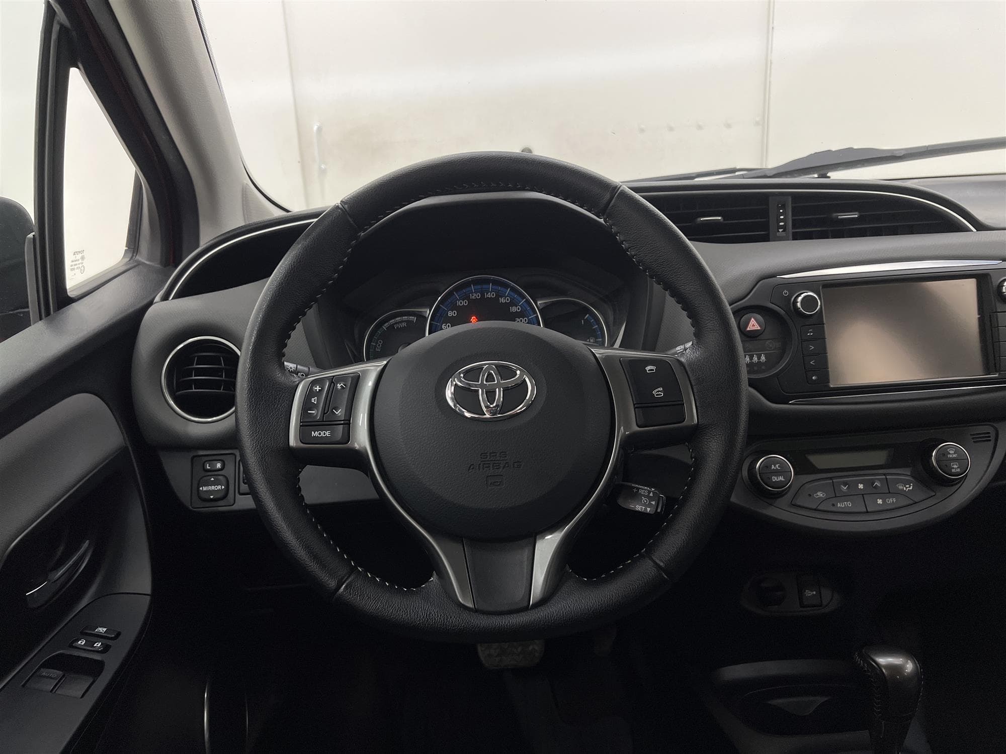 Toyota  Yaris Hybrid e-CVT 101hk B-Kam Låg Skatt 0,33L/mil