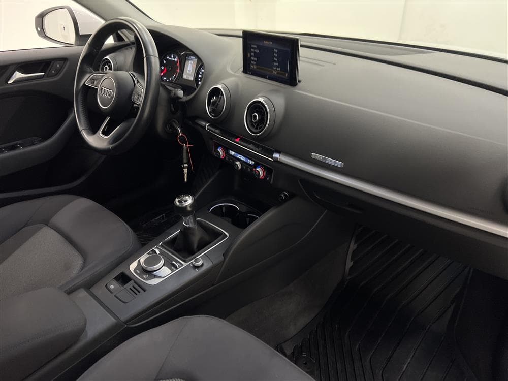 Audi A3 Sportback 1.5 TFSI 150hk Låg Skatt Nyservad 0,5L/Milinteriör