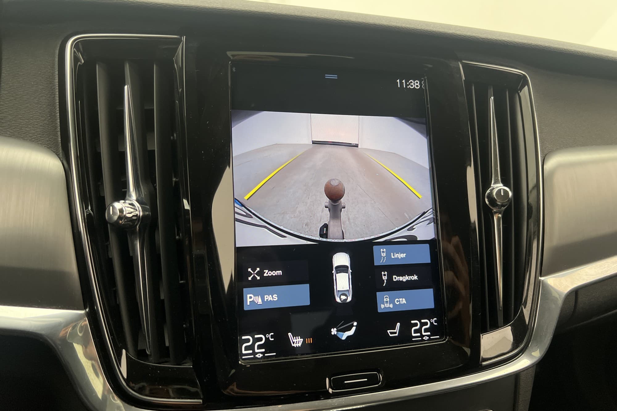 Volvo S90 T4 190hk VOC Värm Navi Kamera BLIS Skinn Drag